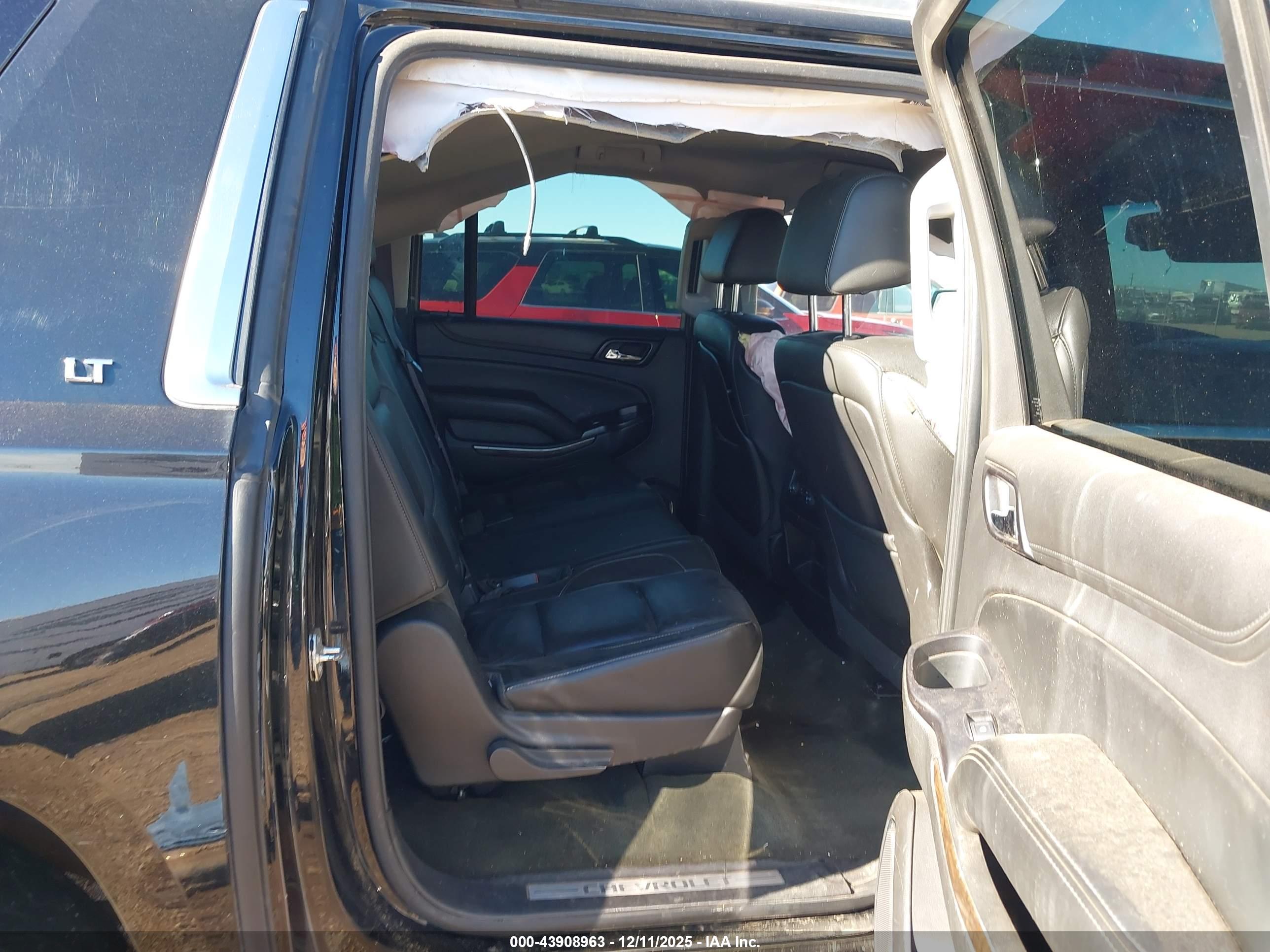 CHEVROLET SUBURBAN image 8