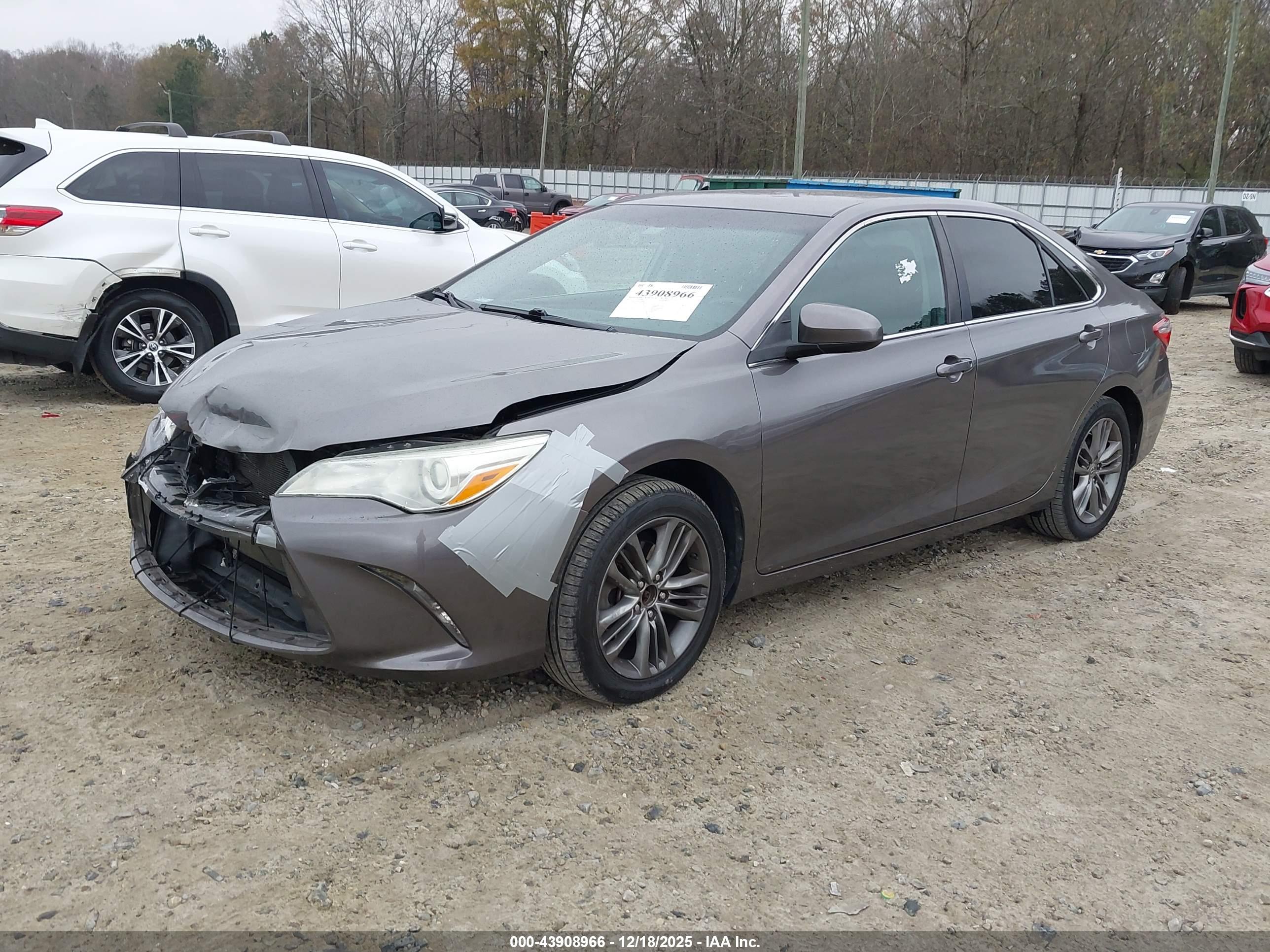 TOYOTA CAMRY image 2