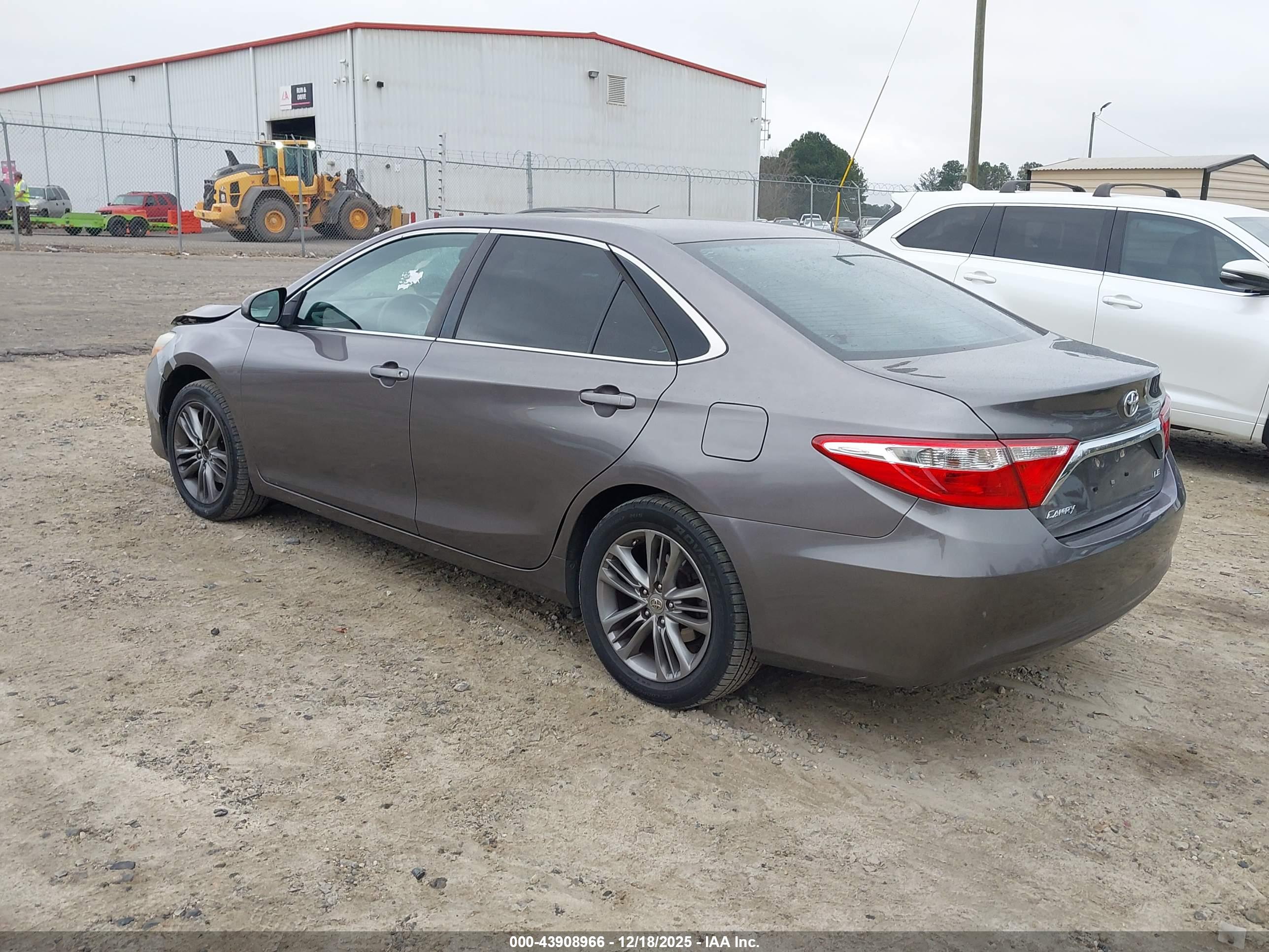 TOYOTA CAMRY image 3