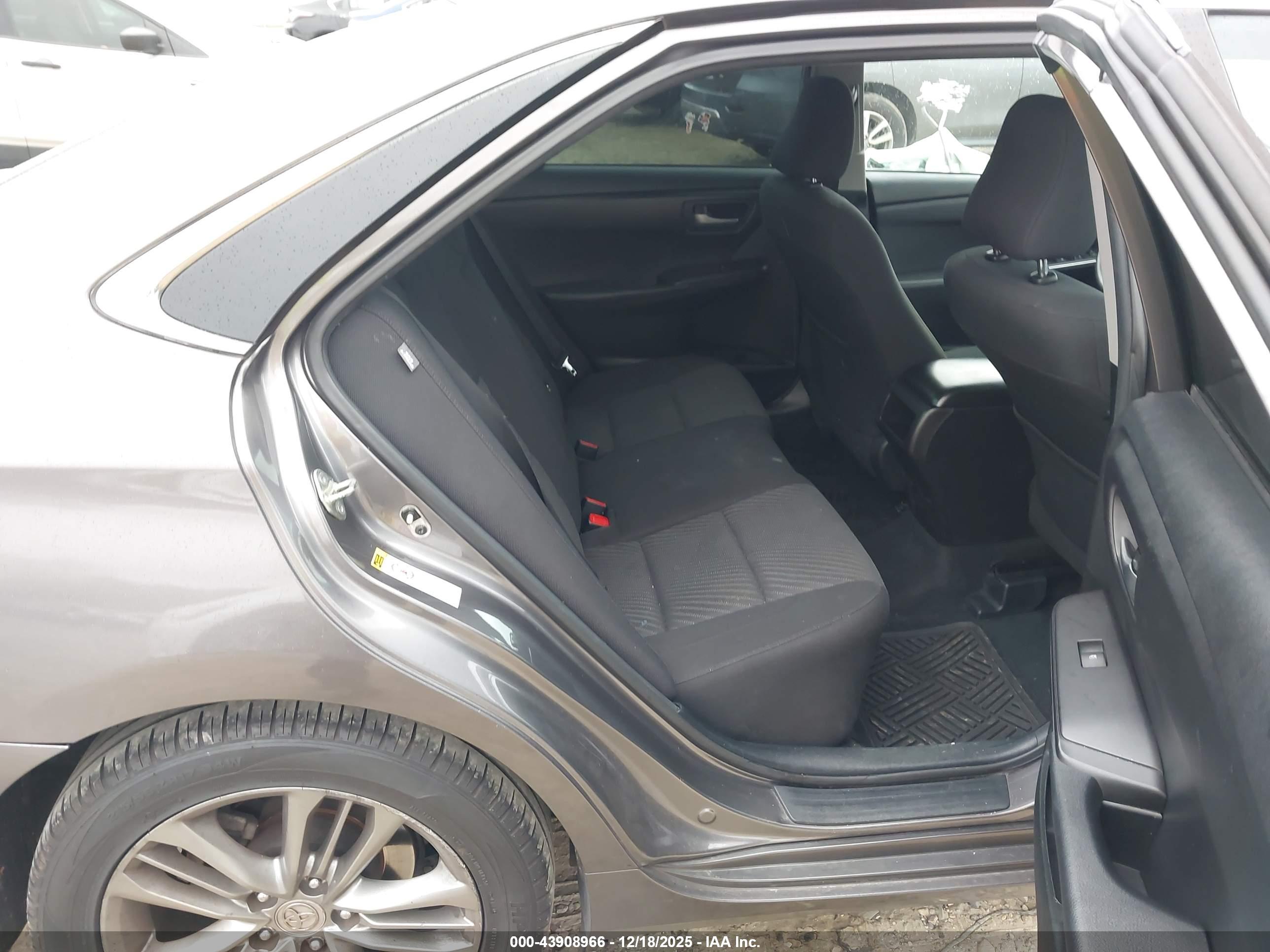 TOYOTA CAMRY image 8