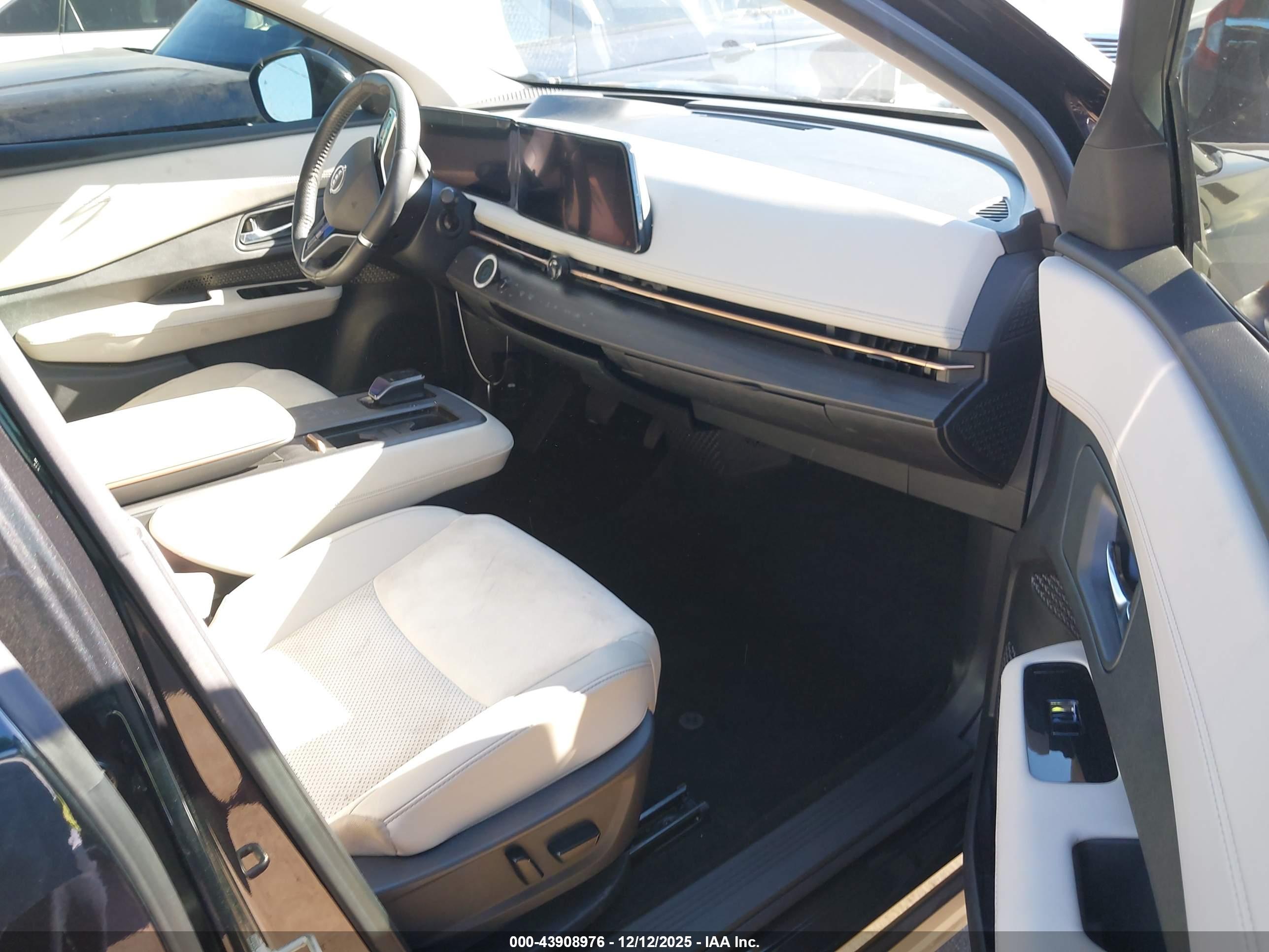 NISSAN ARIYA image 5