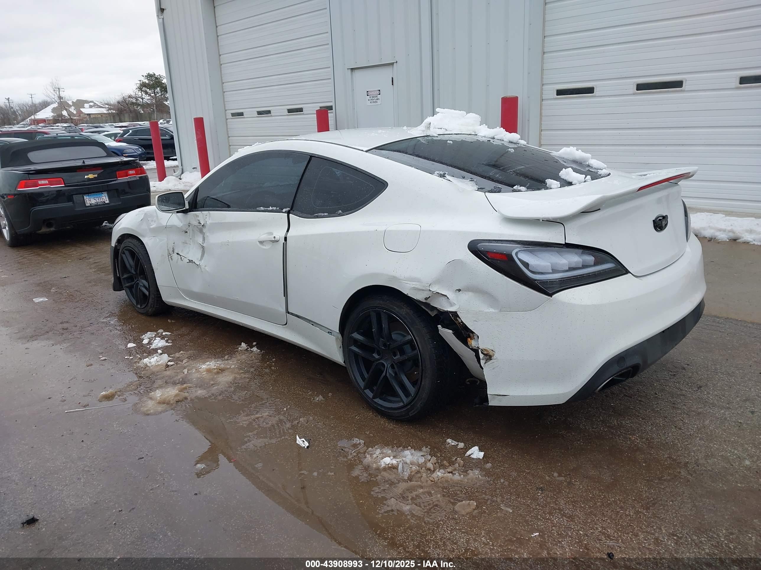 HYUNDAI GENESIS image 3