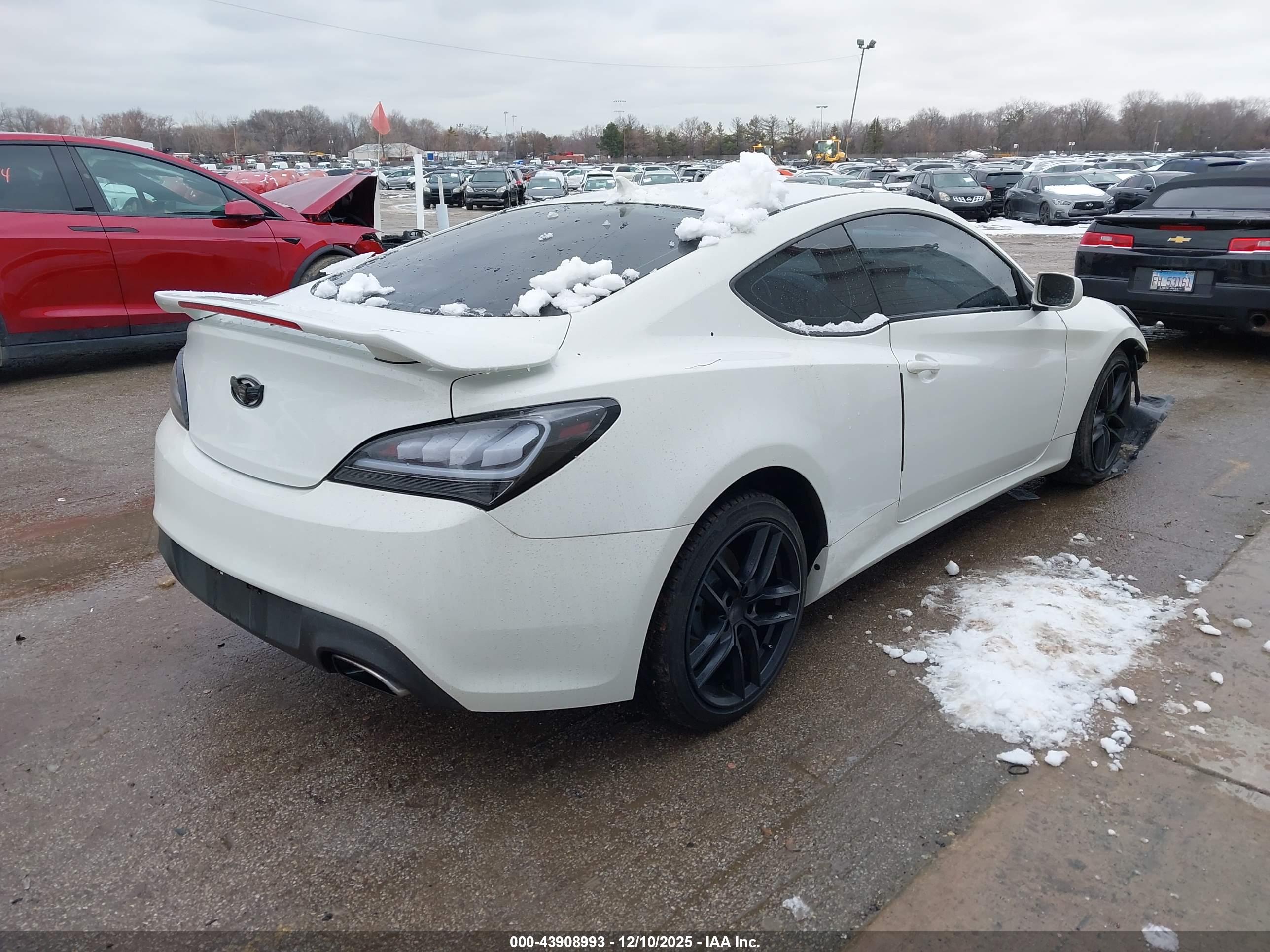 HYUNDAI GENESIS image 4