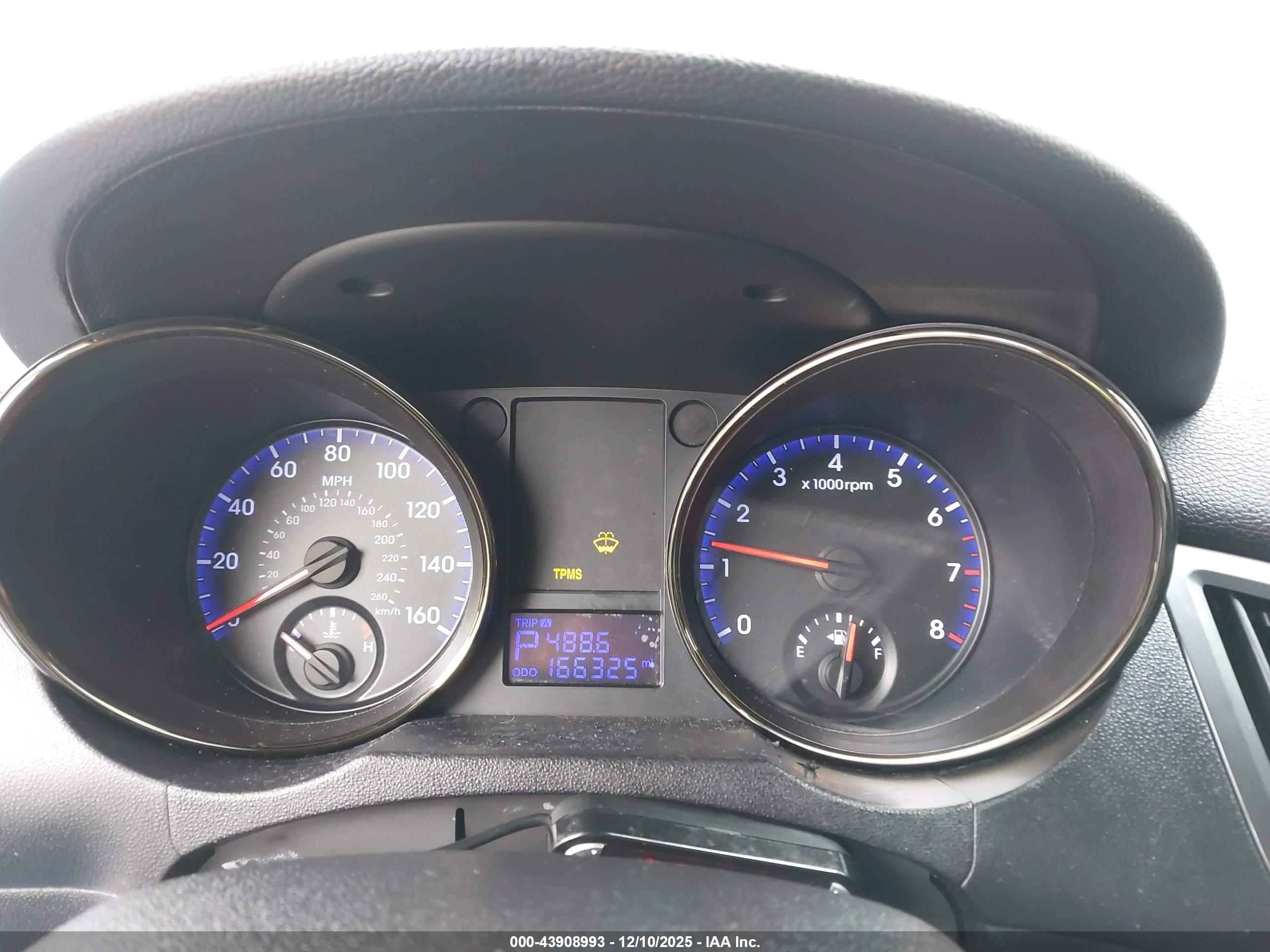 HYUNDAI GENESIS image 7