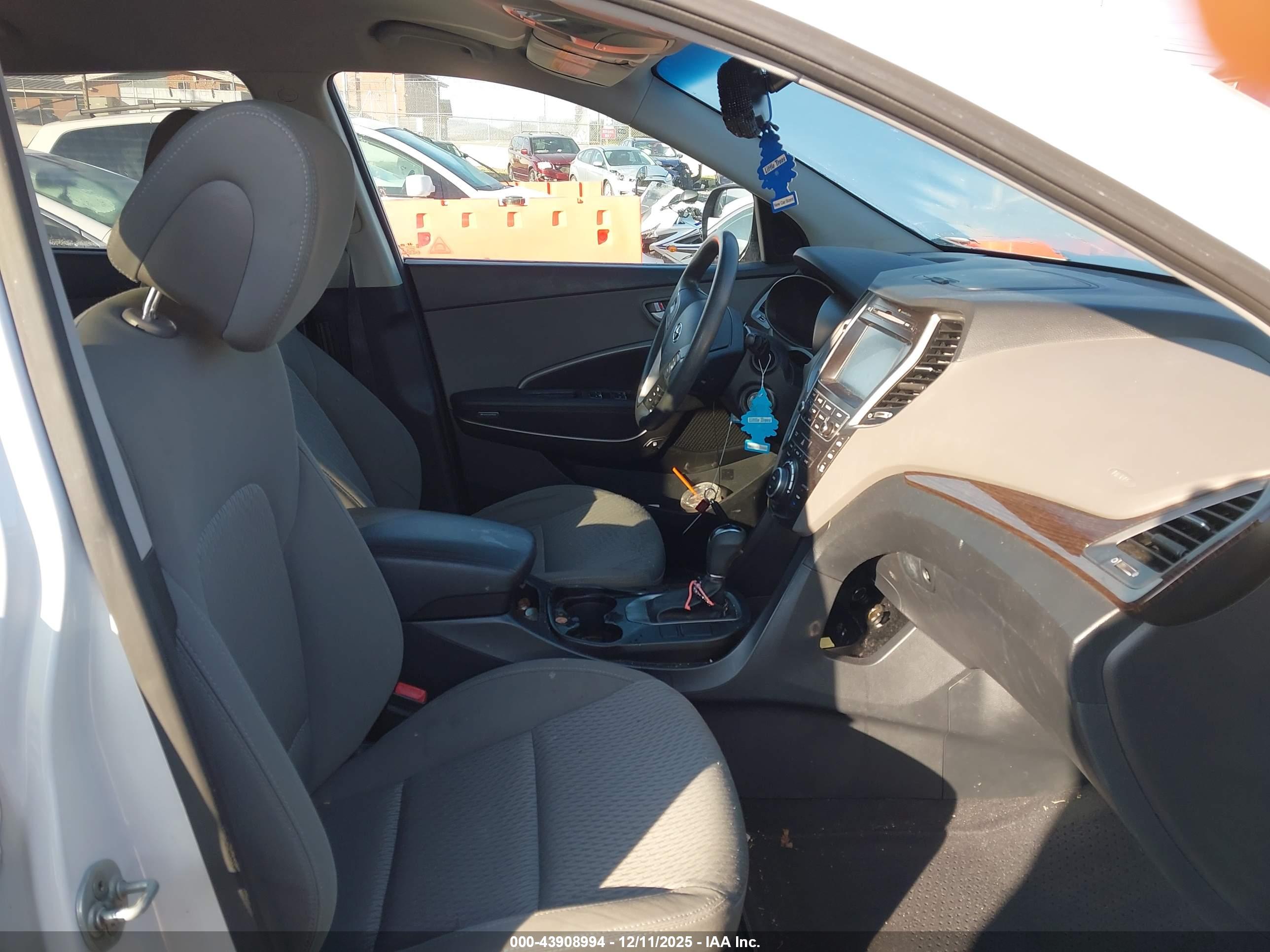 HYUNDAI SANTA image 5