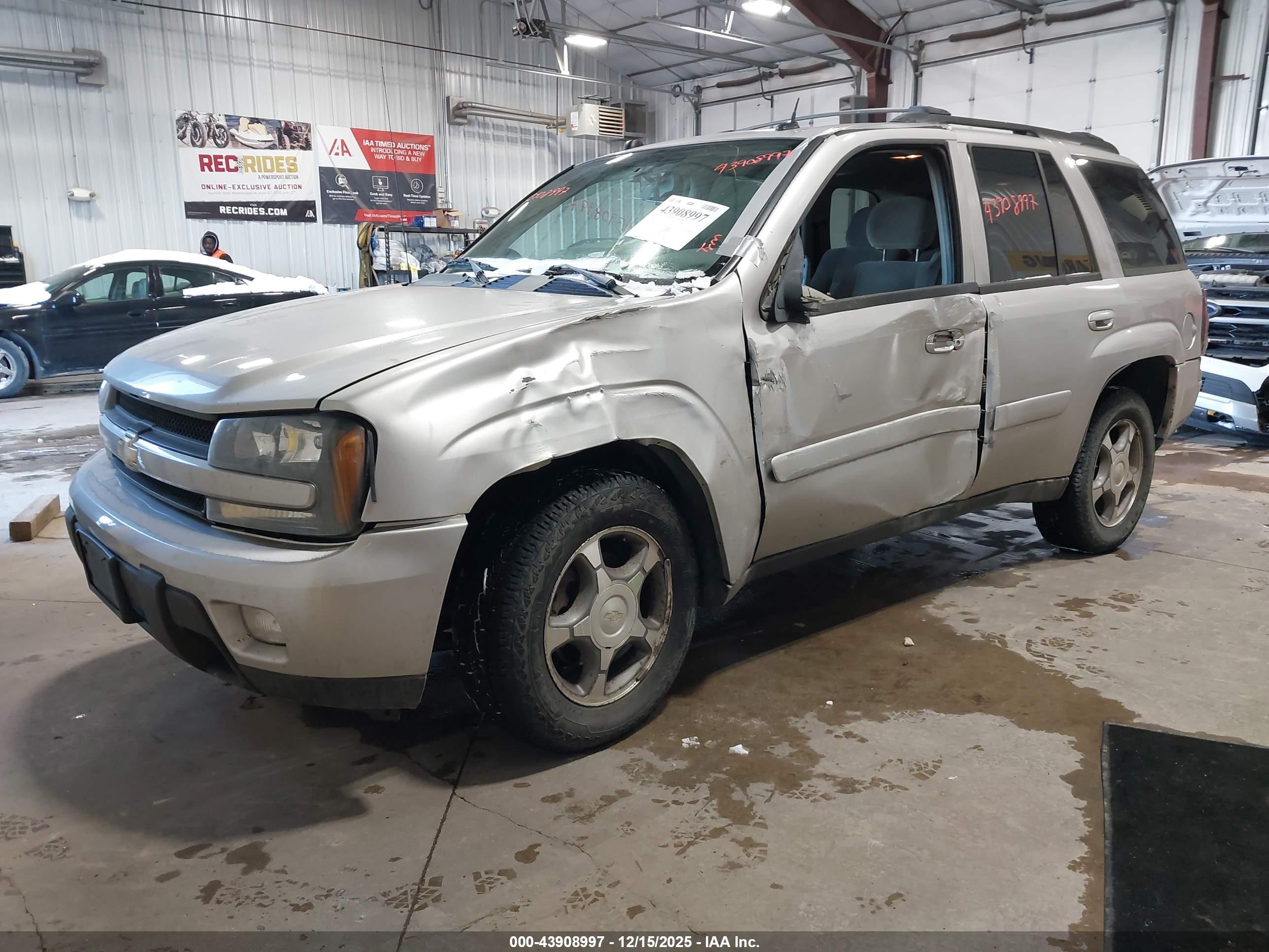 CHEVROLET TRAILBLAZER image 2