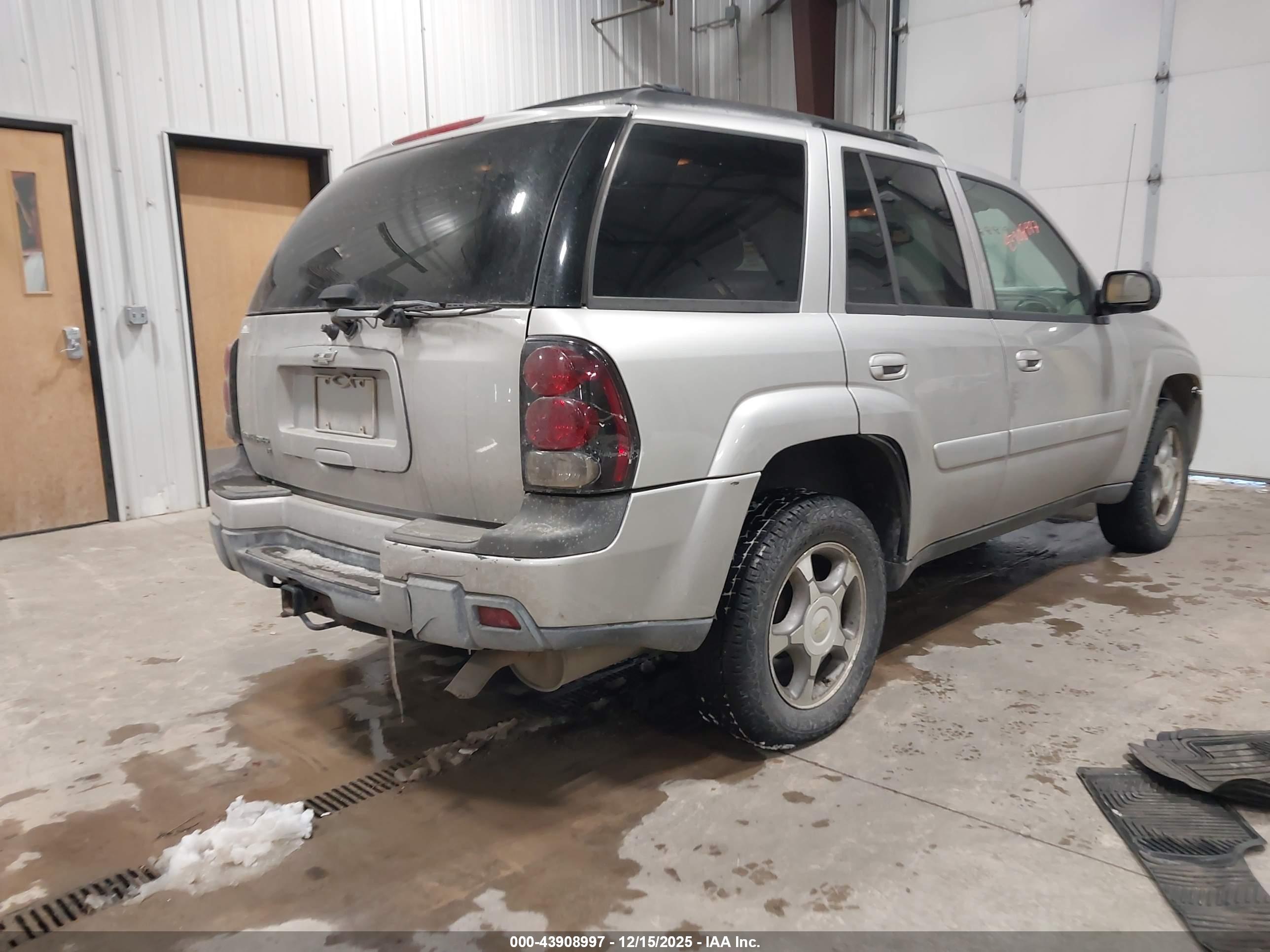 CHEVROLET TRAILBLAZER image 4