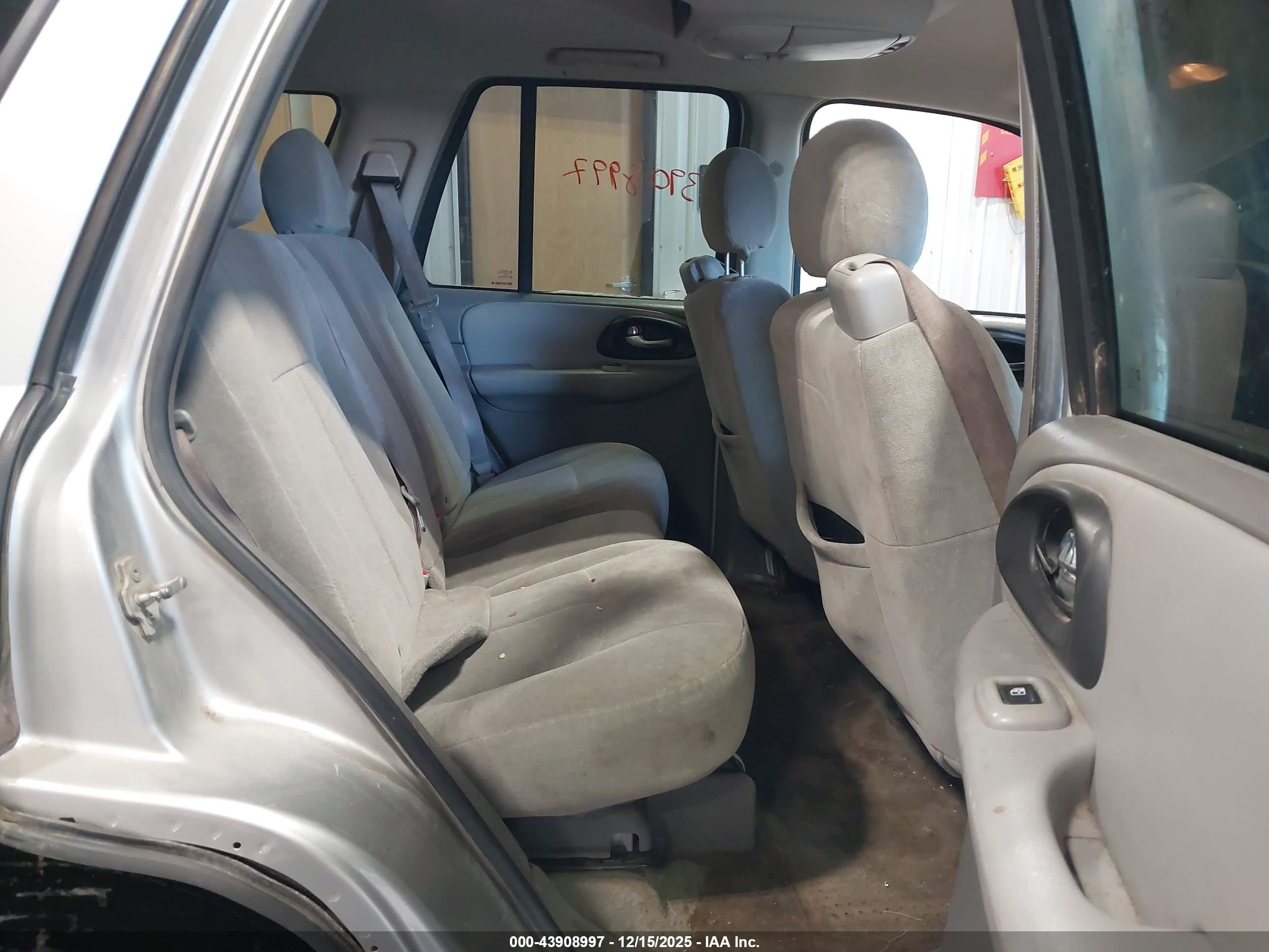 CHEVROLET TRAILBLAZER image 8