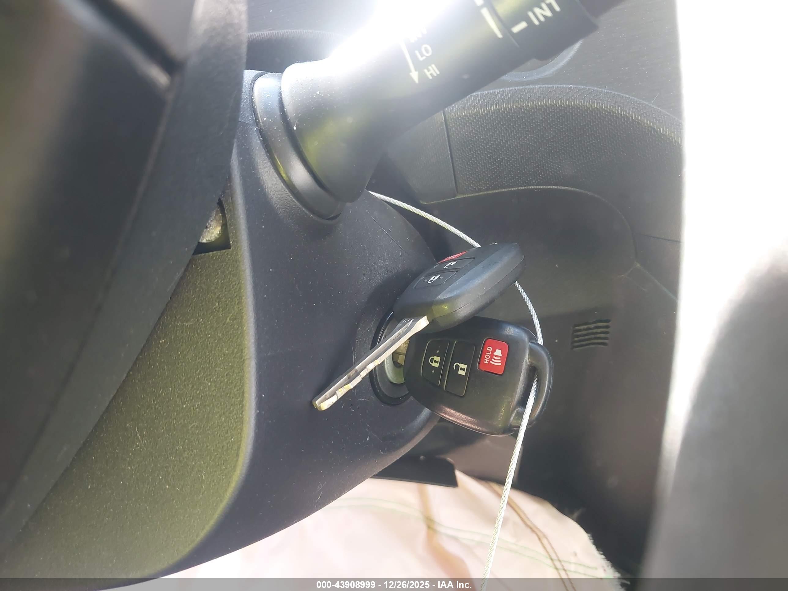 TOYOTA PRIUS image 11