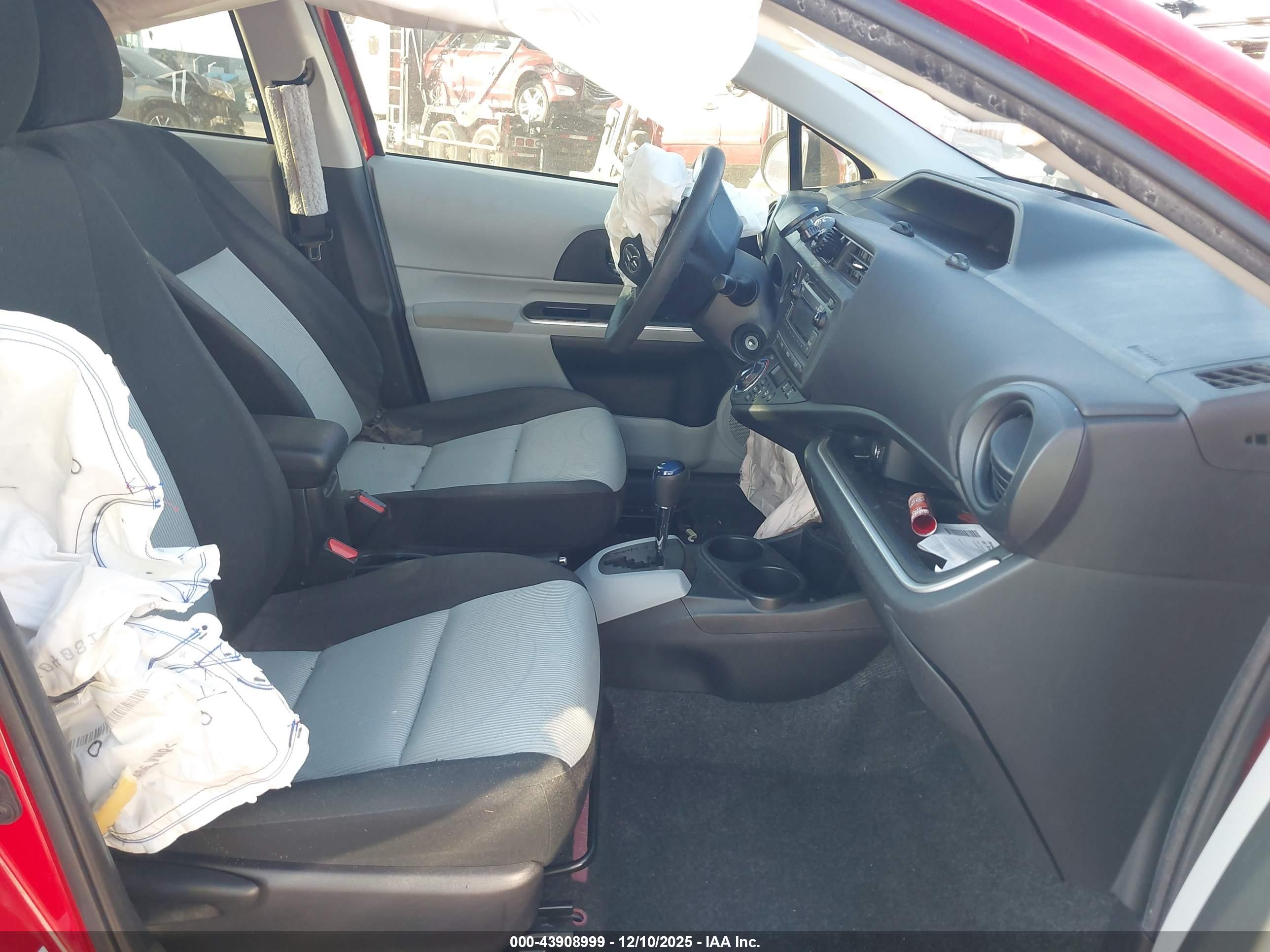 TOYOTA PRIUS image 5