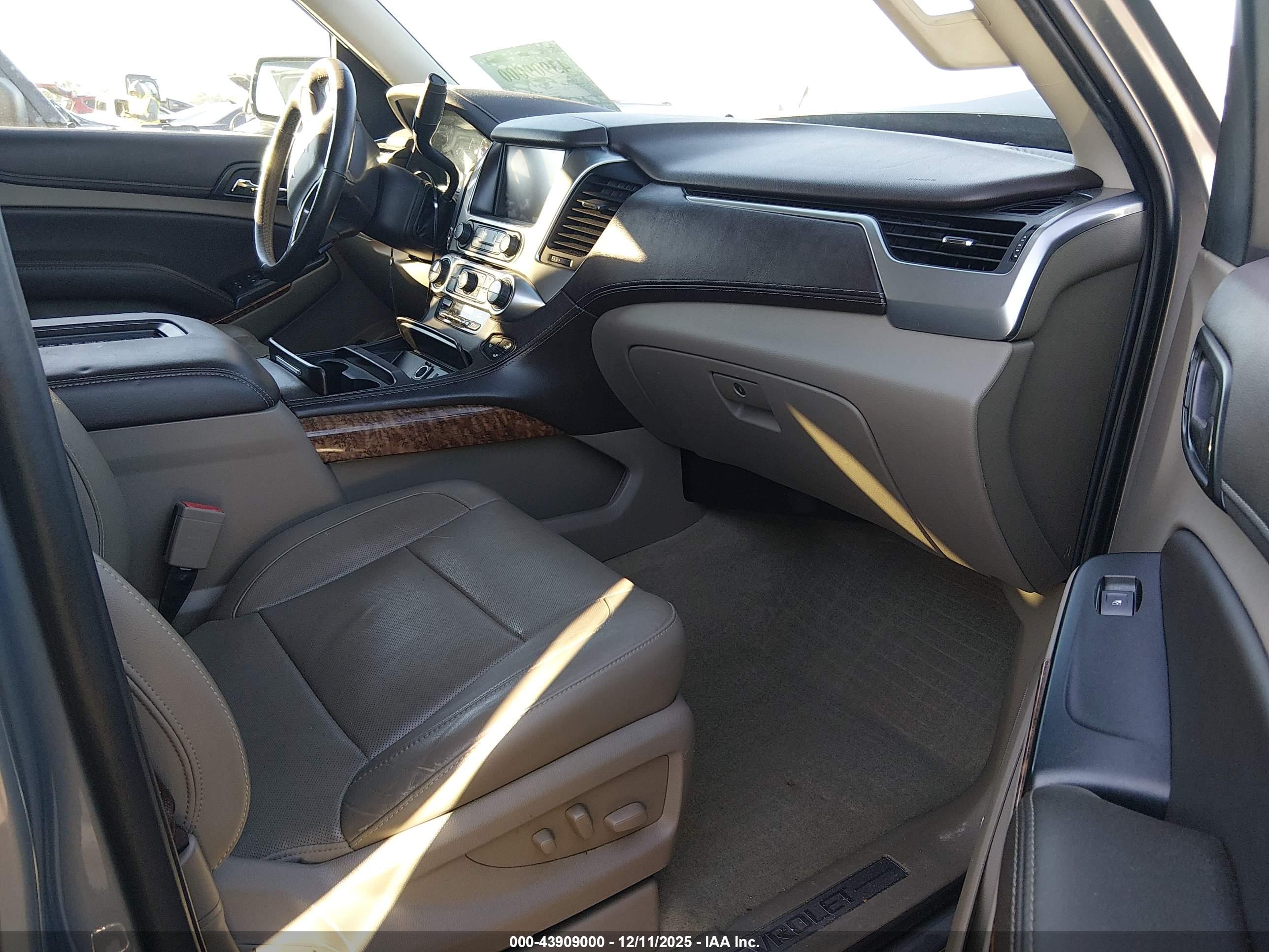 CHEVROLET SUBURBAN image 5