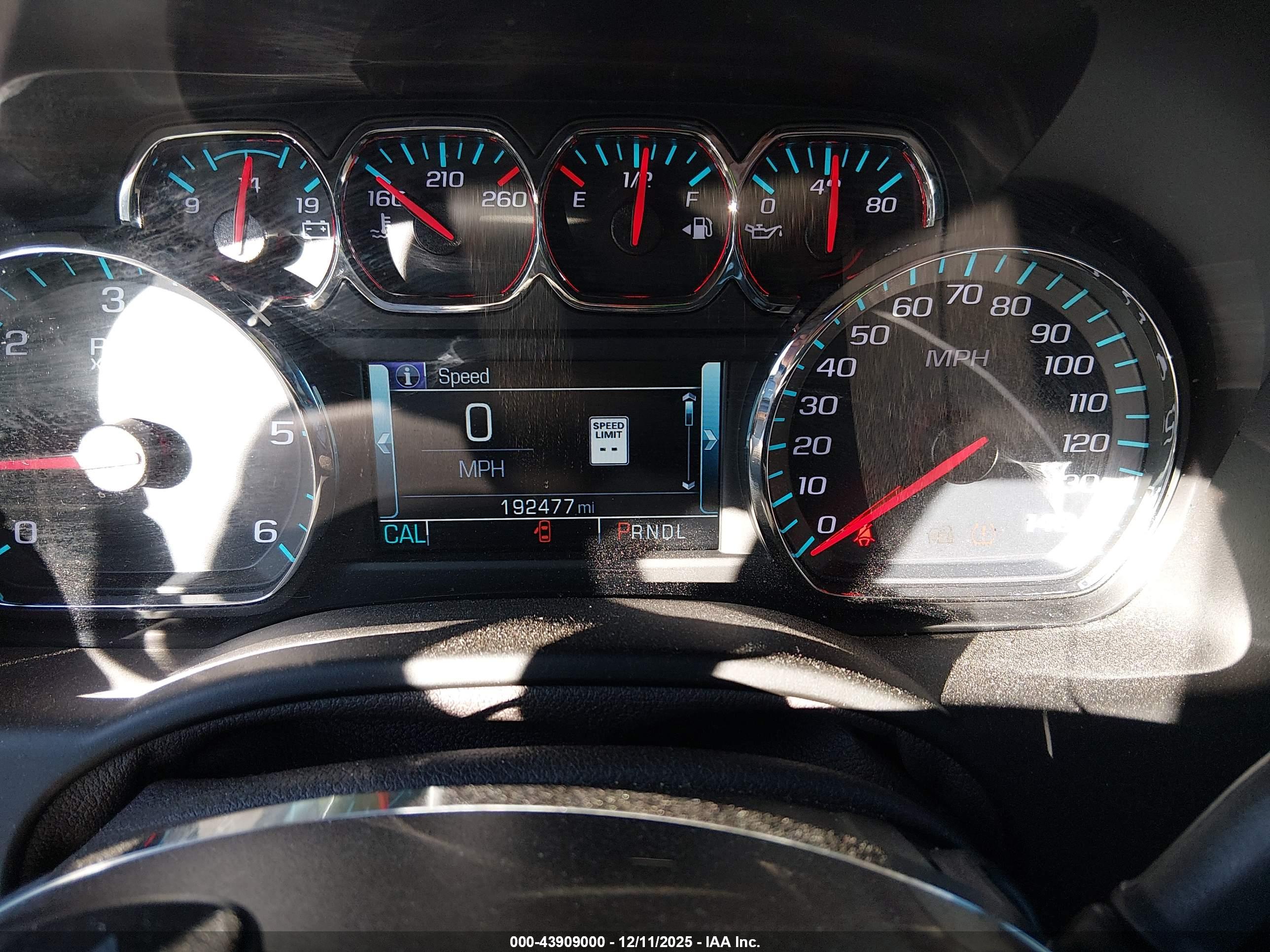 CHEVROLET SUBURBAN image 7