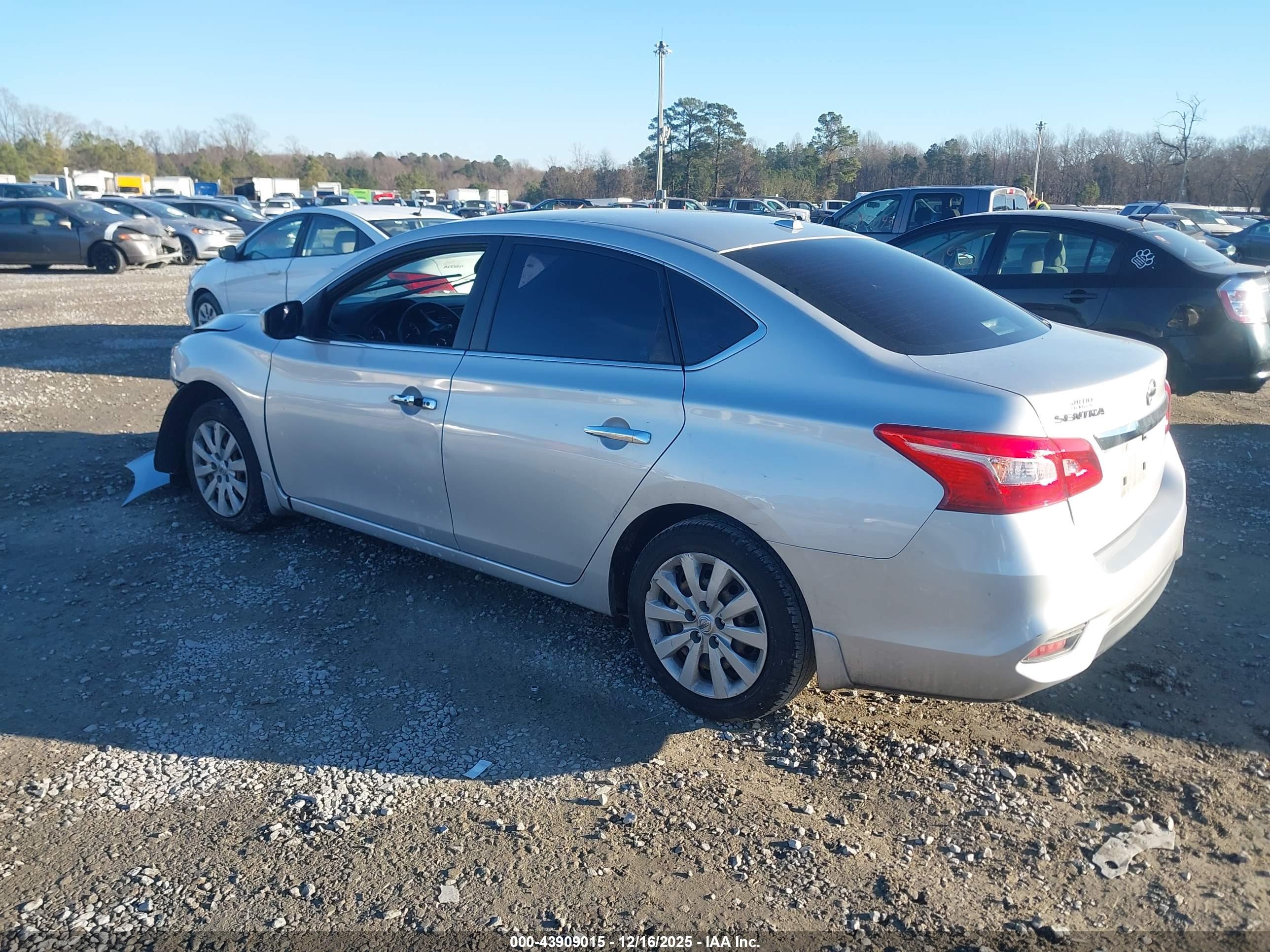 NISSAN SENTRA image 3