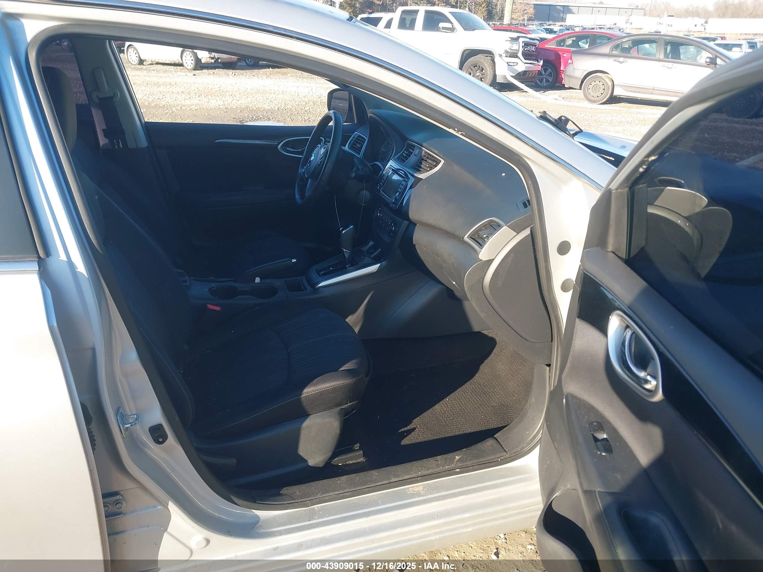 NISSAN SENTRA image 5