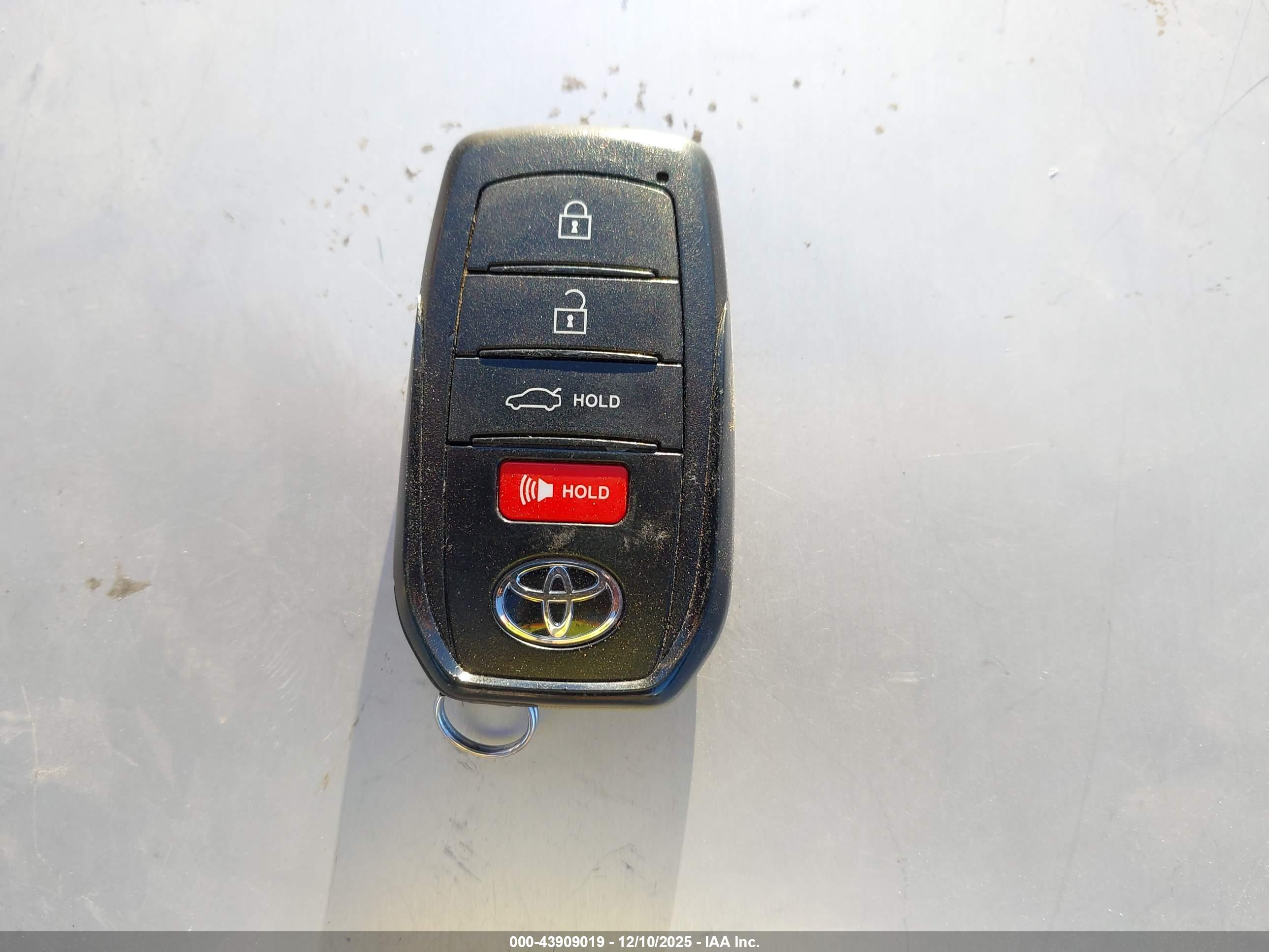 TOYOTA CAMRY image 11