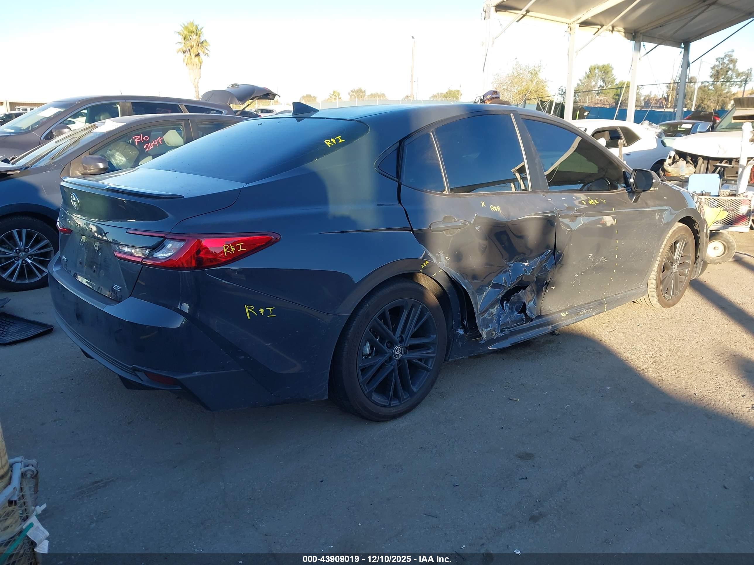 TOYOTA CAMRY image 4