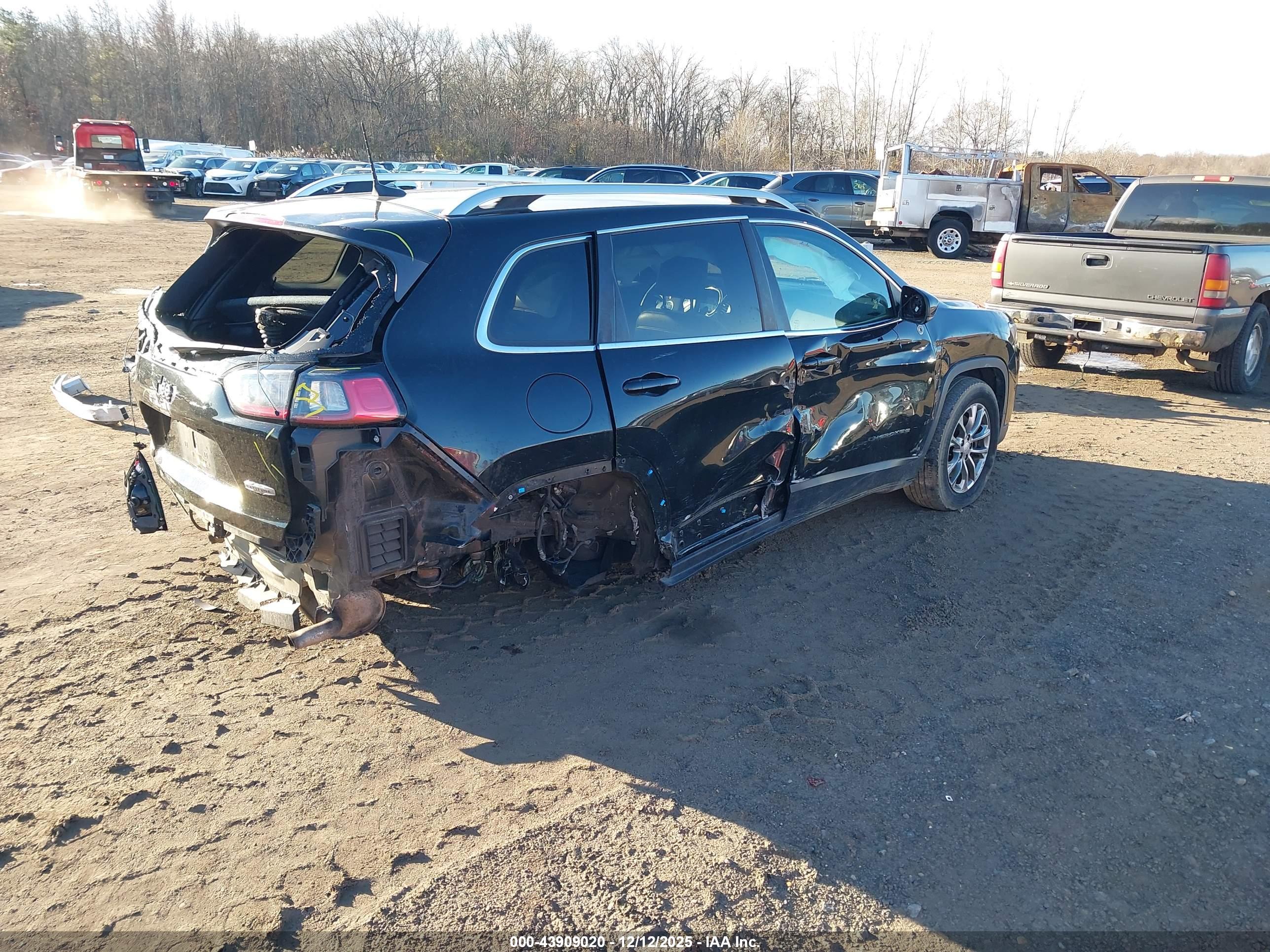 JEEP CHEROKEE image 4