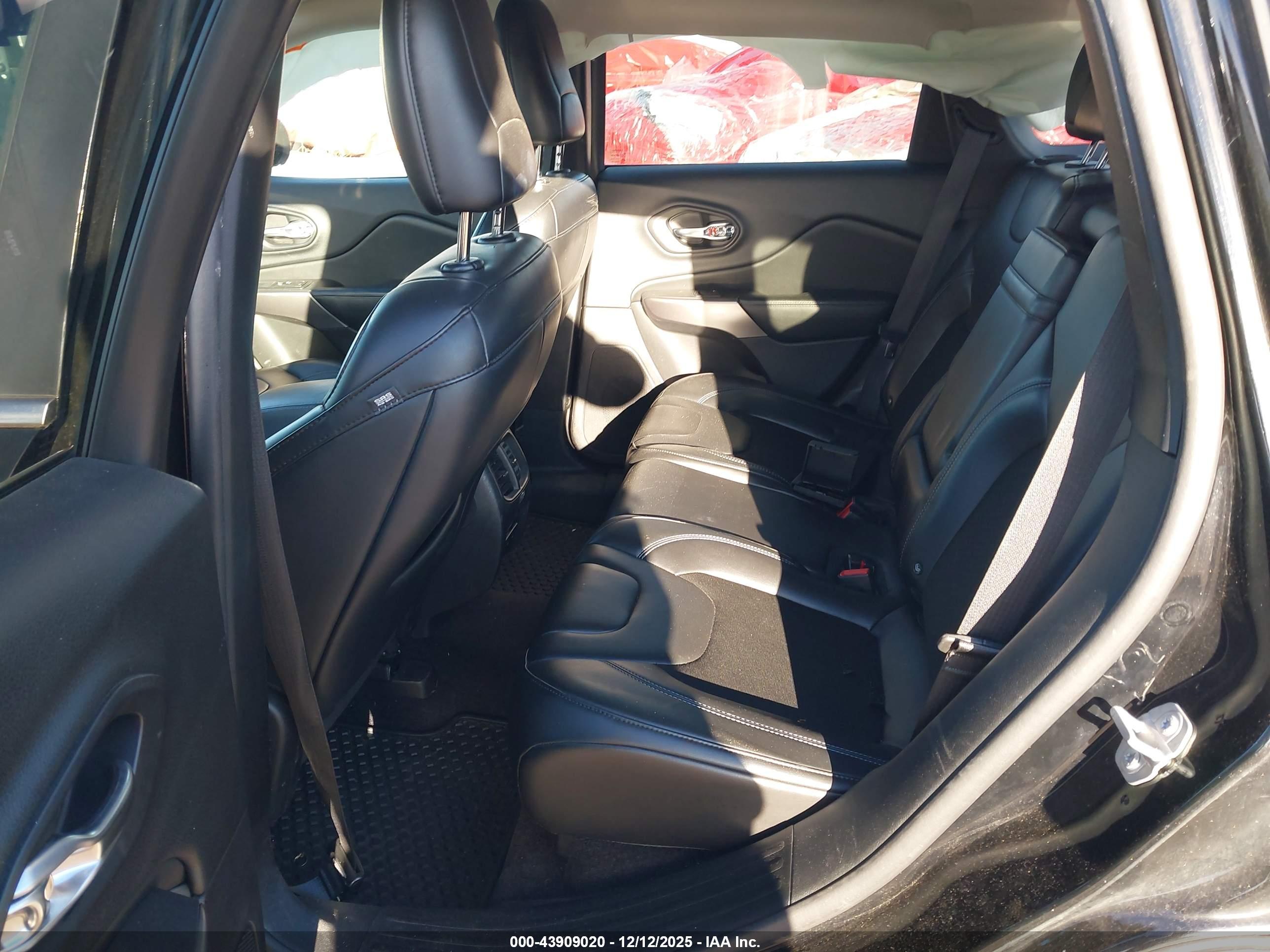 JEEP CHEROKEE image 8
