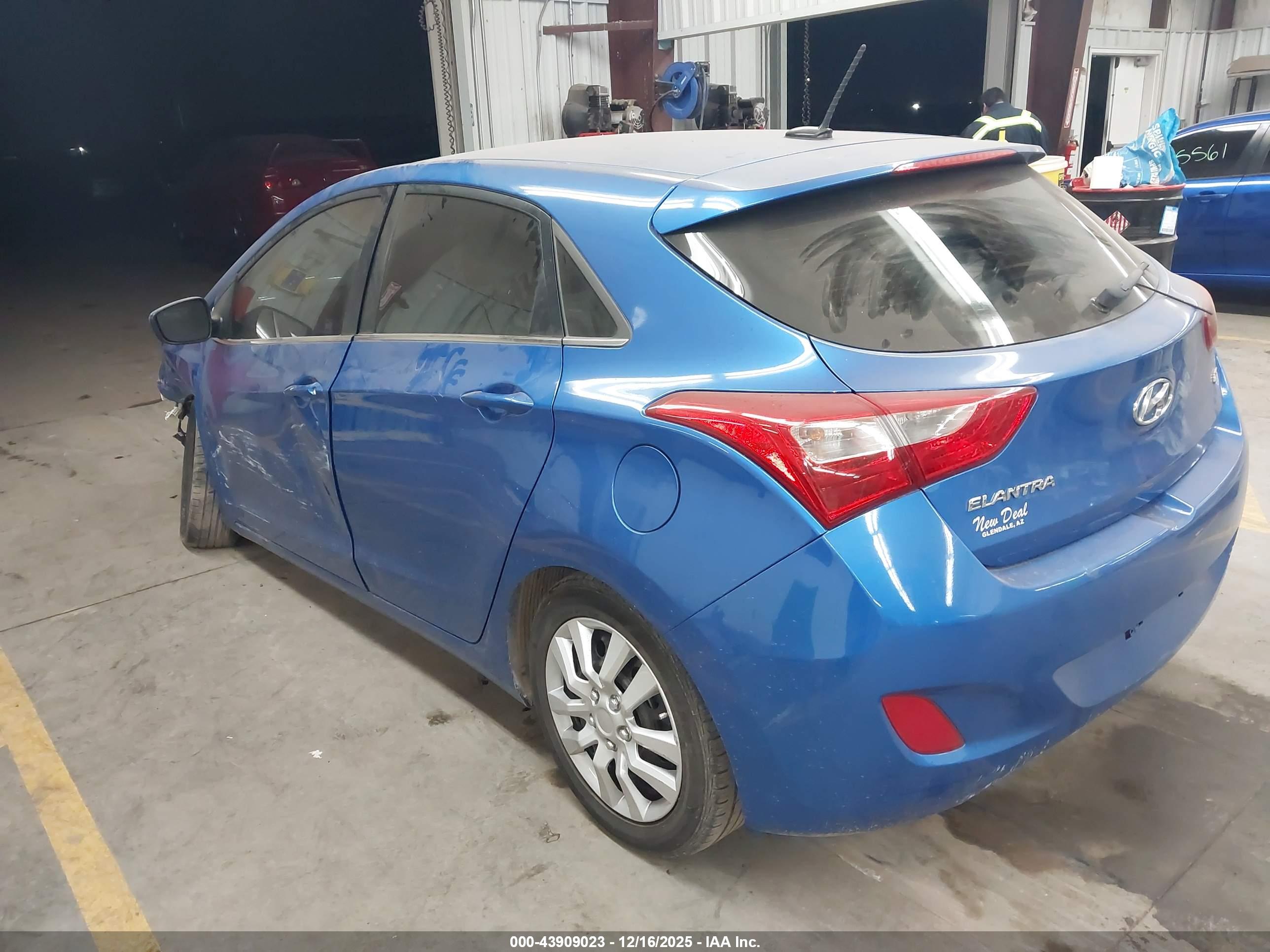 HYUNDAI ELANTRA image 3