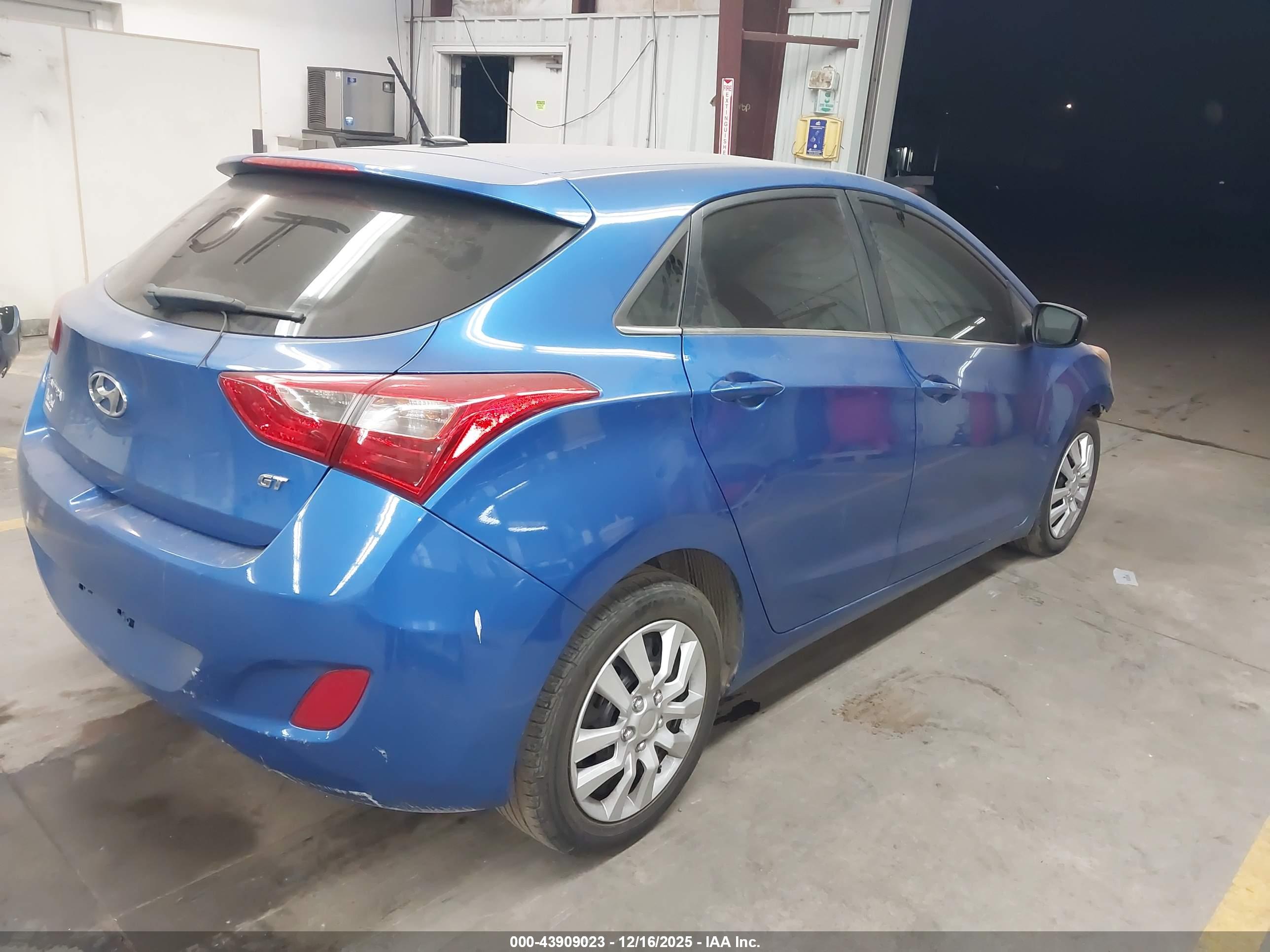 HYUNDAI ELANTRA image 4