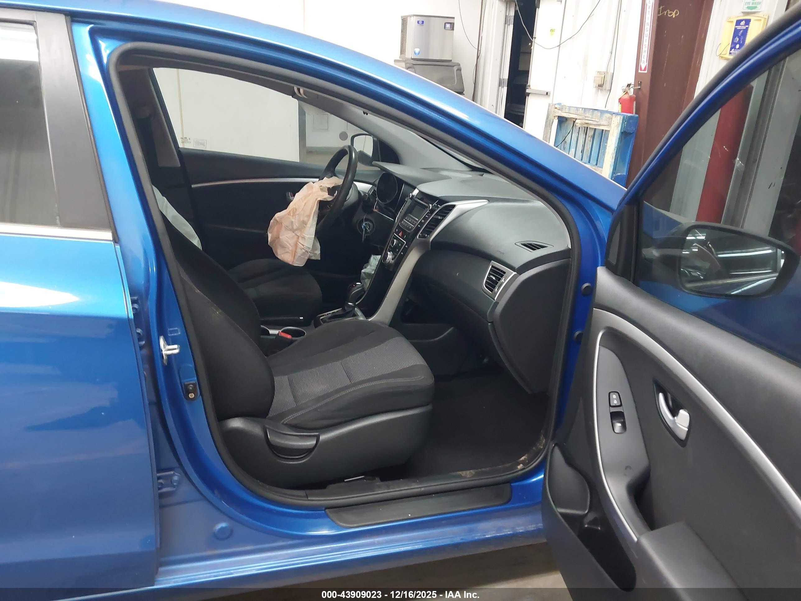 HYUNDAI ELANTRA image 5