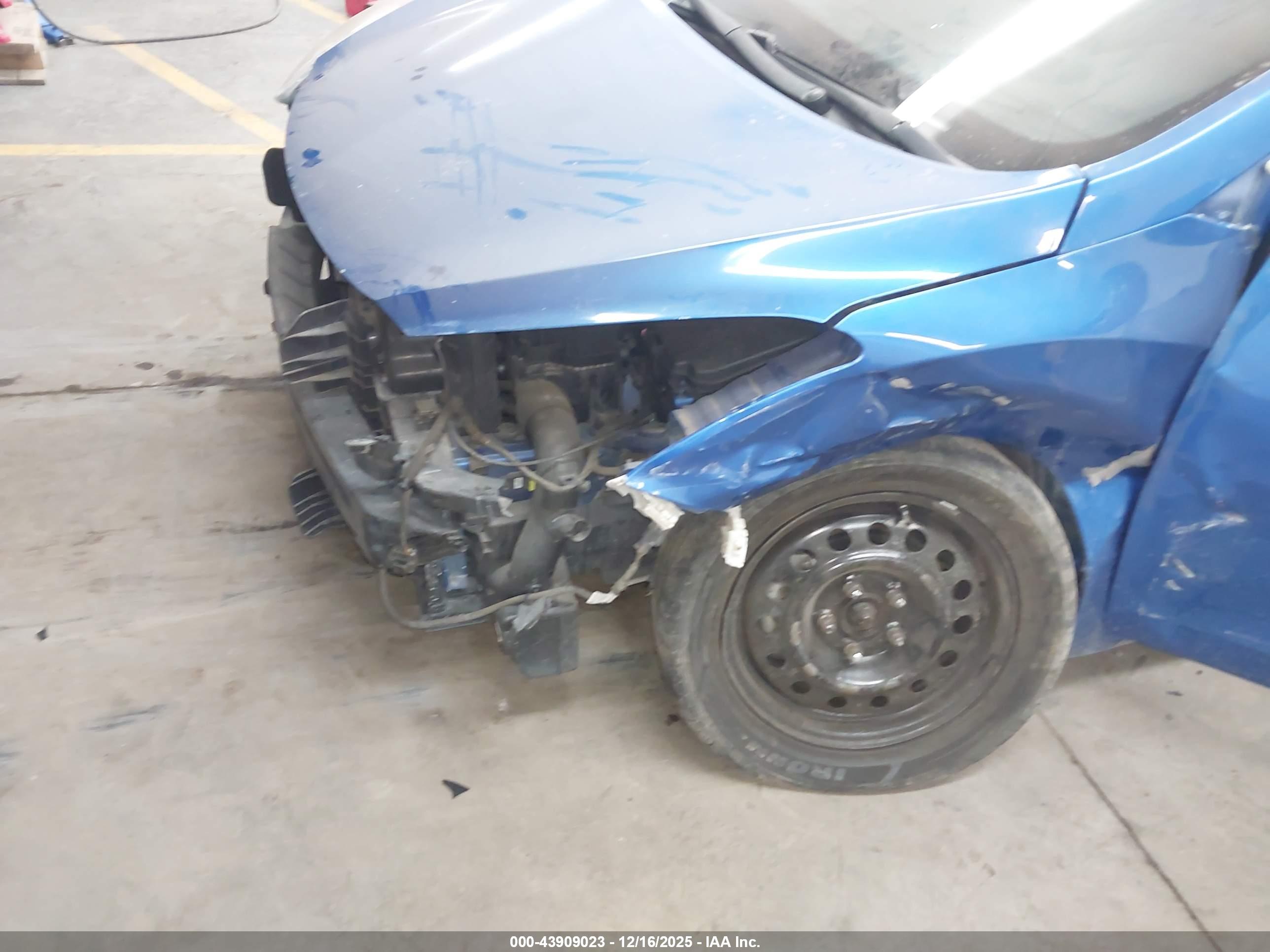 HYUNDAI ELANTRA image 6