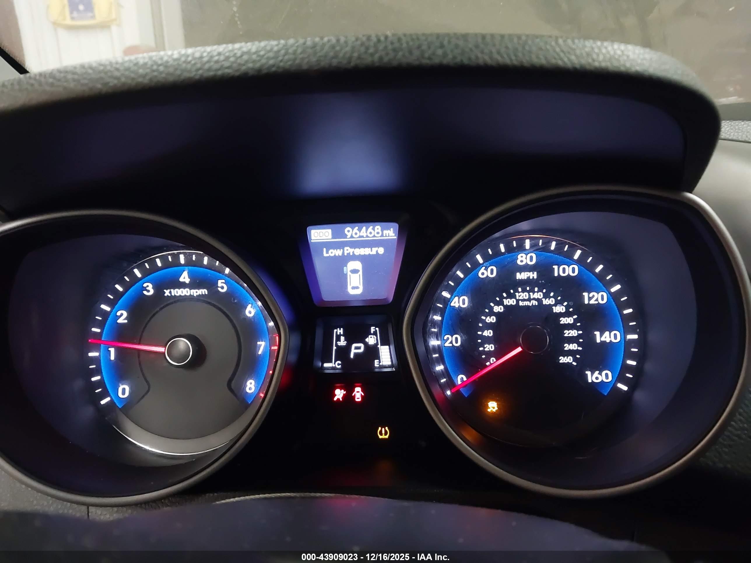 HYUNDAI ELANTRA image 7