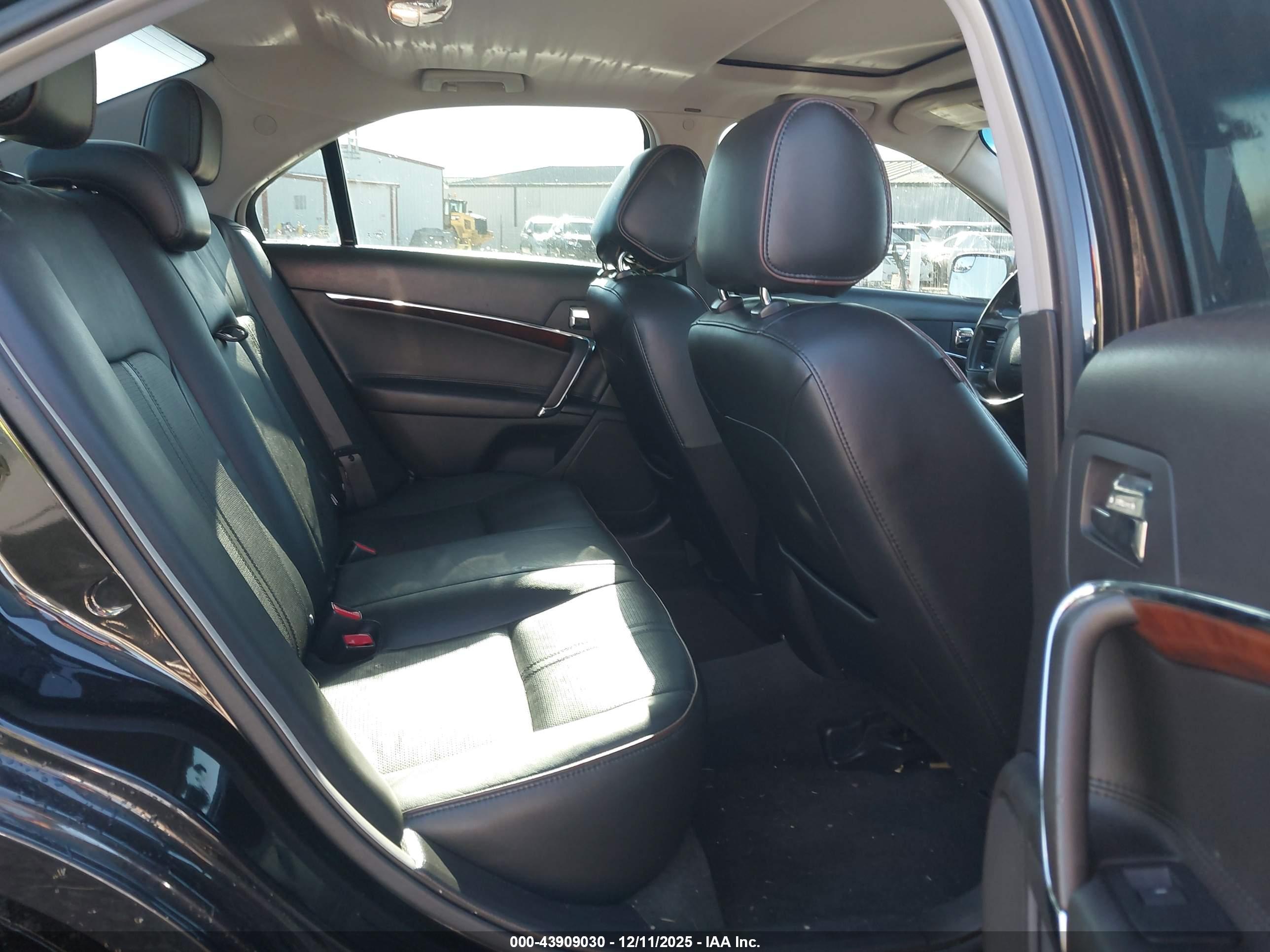 LINCOLN MKZ image 8