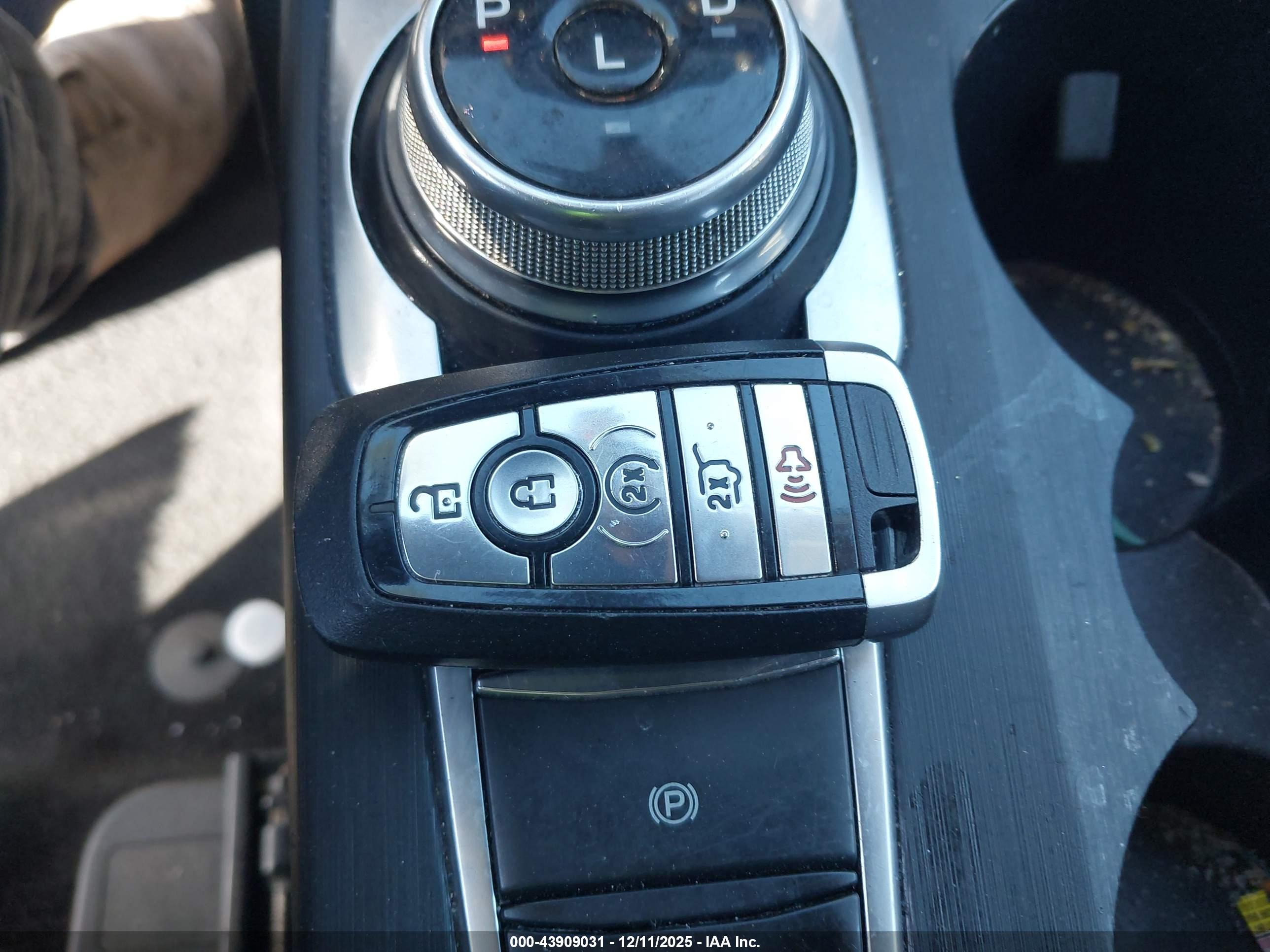 FORD ESCAPE image 11