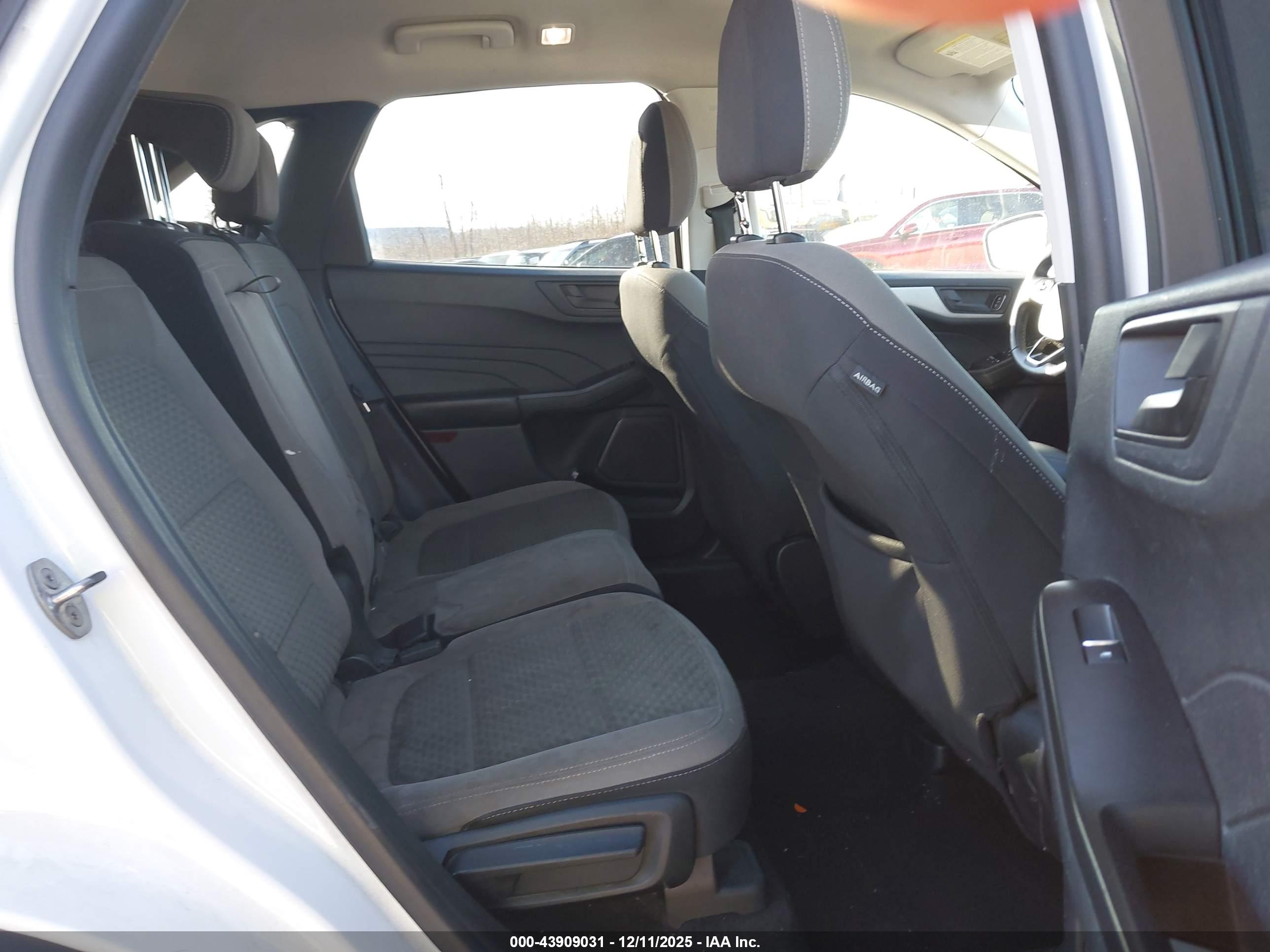 FORD ESCAPE image 8