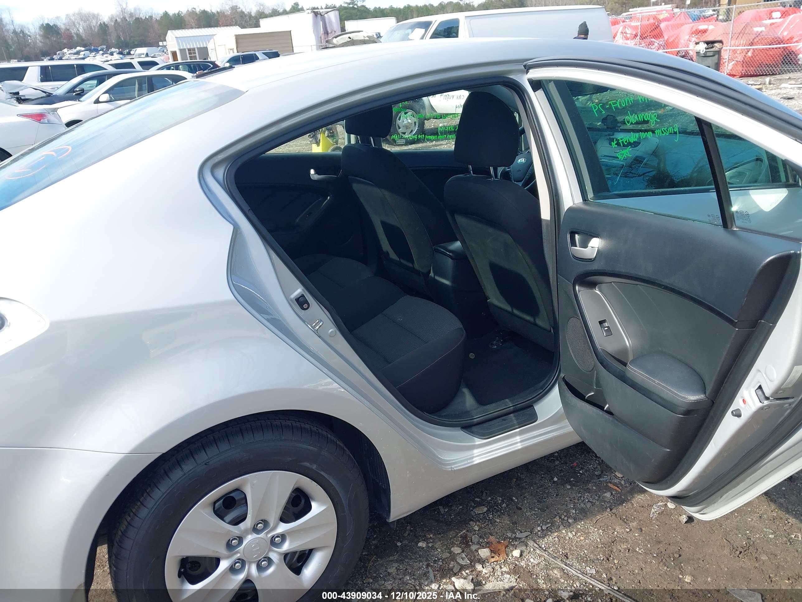 KIA FORTE image 8