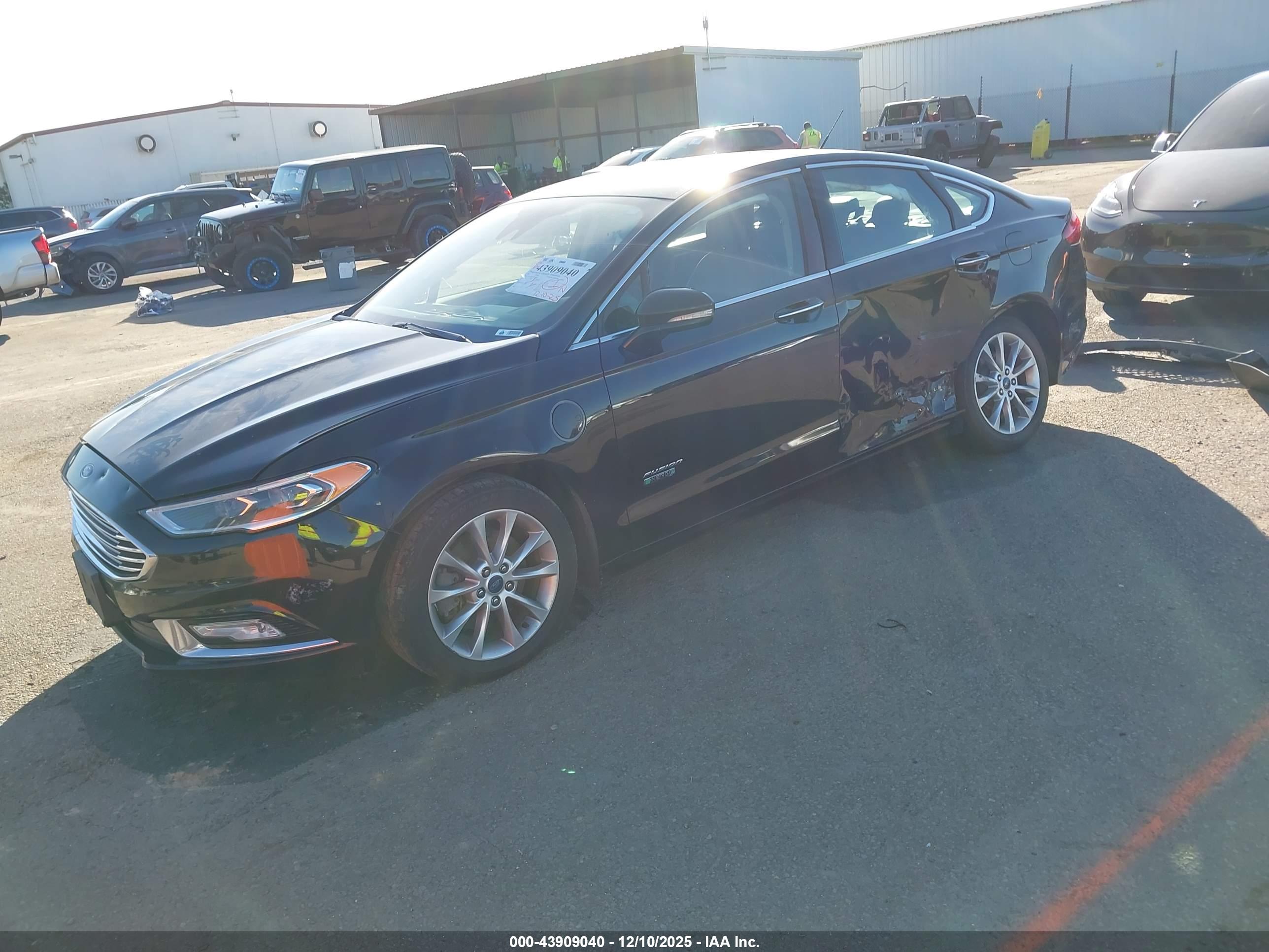 FORD FUSION image 2