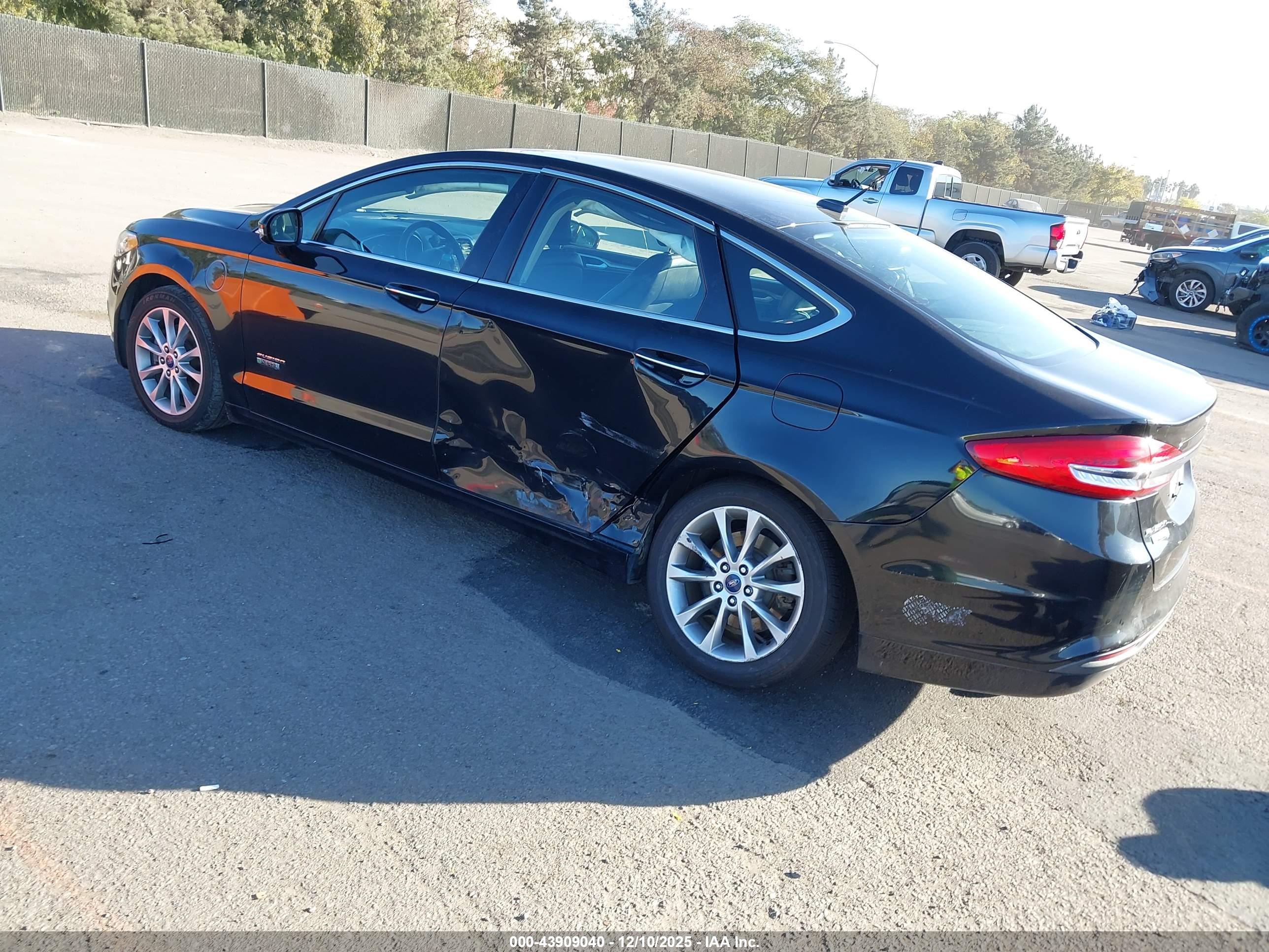 FORD FUSION image 3