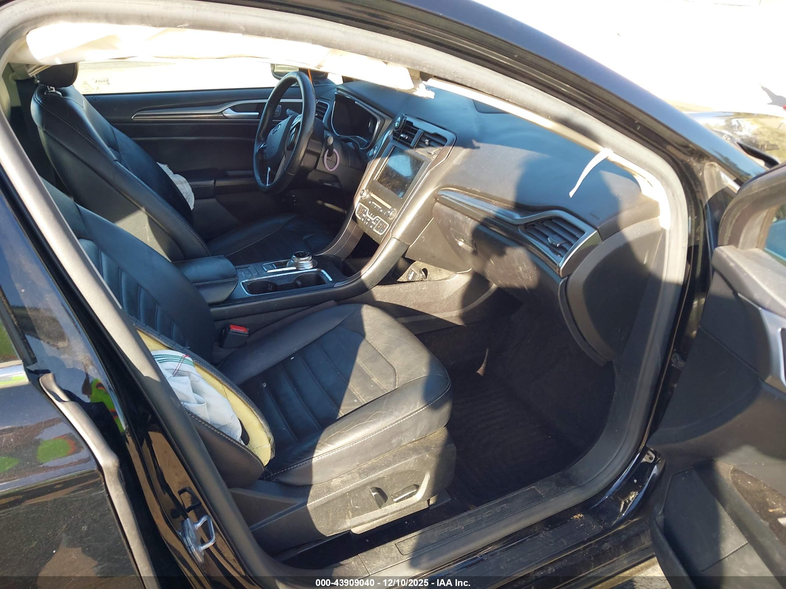 FORD FUSION image 5