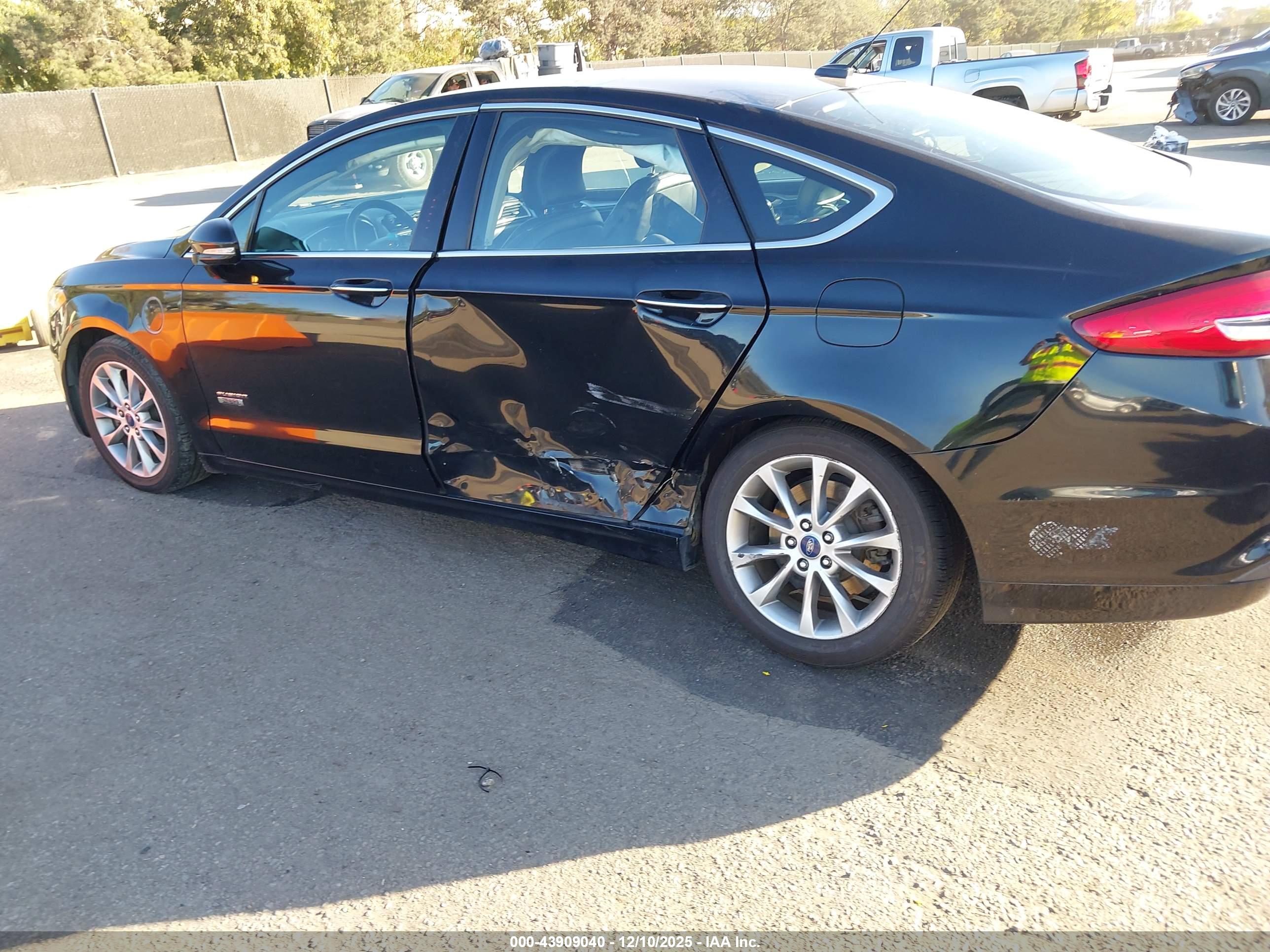 FORD FUSION image 6