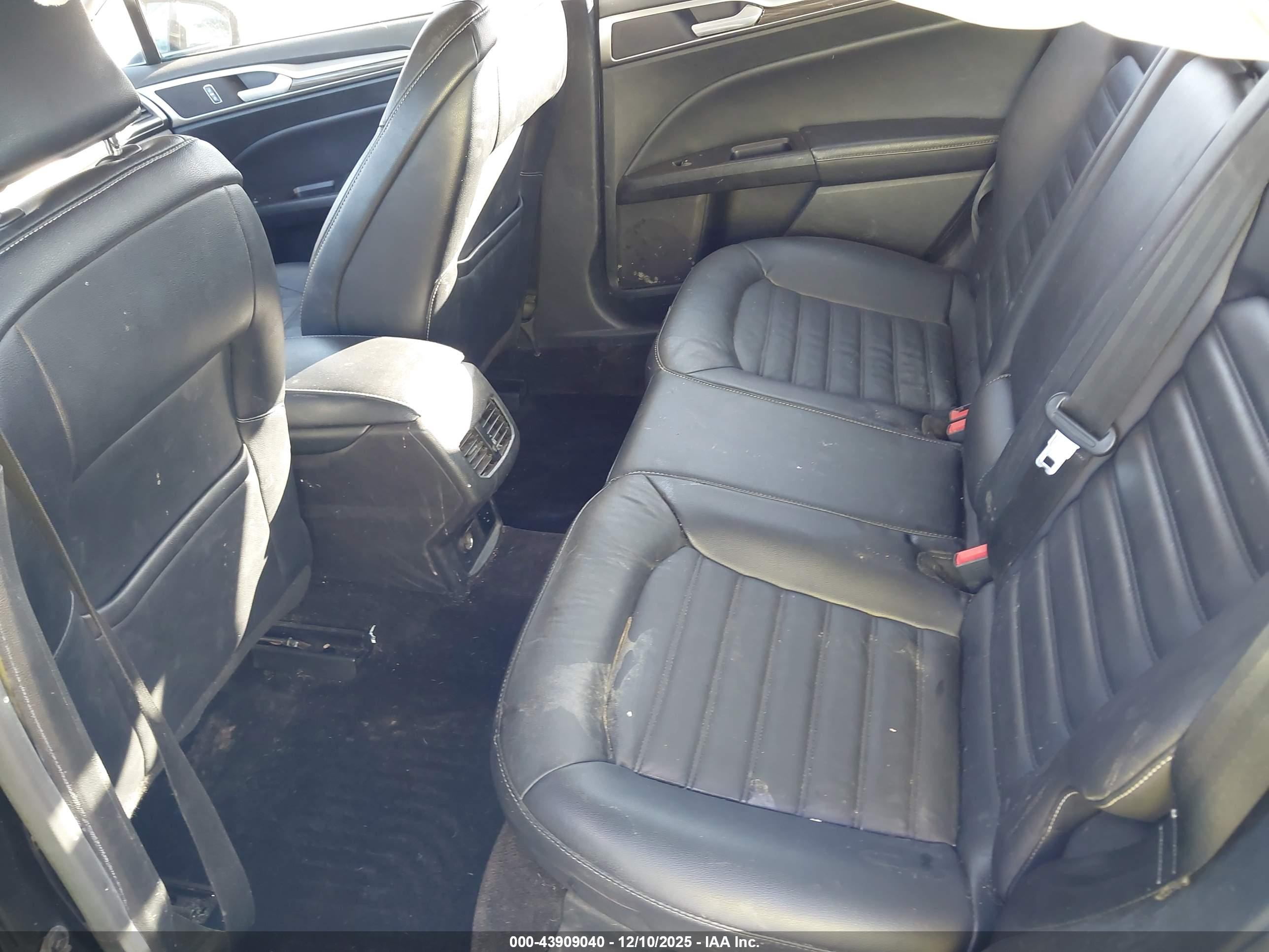 FORD FUSION image 8