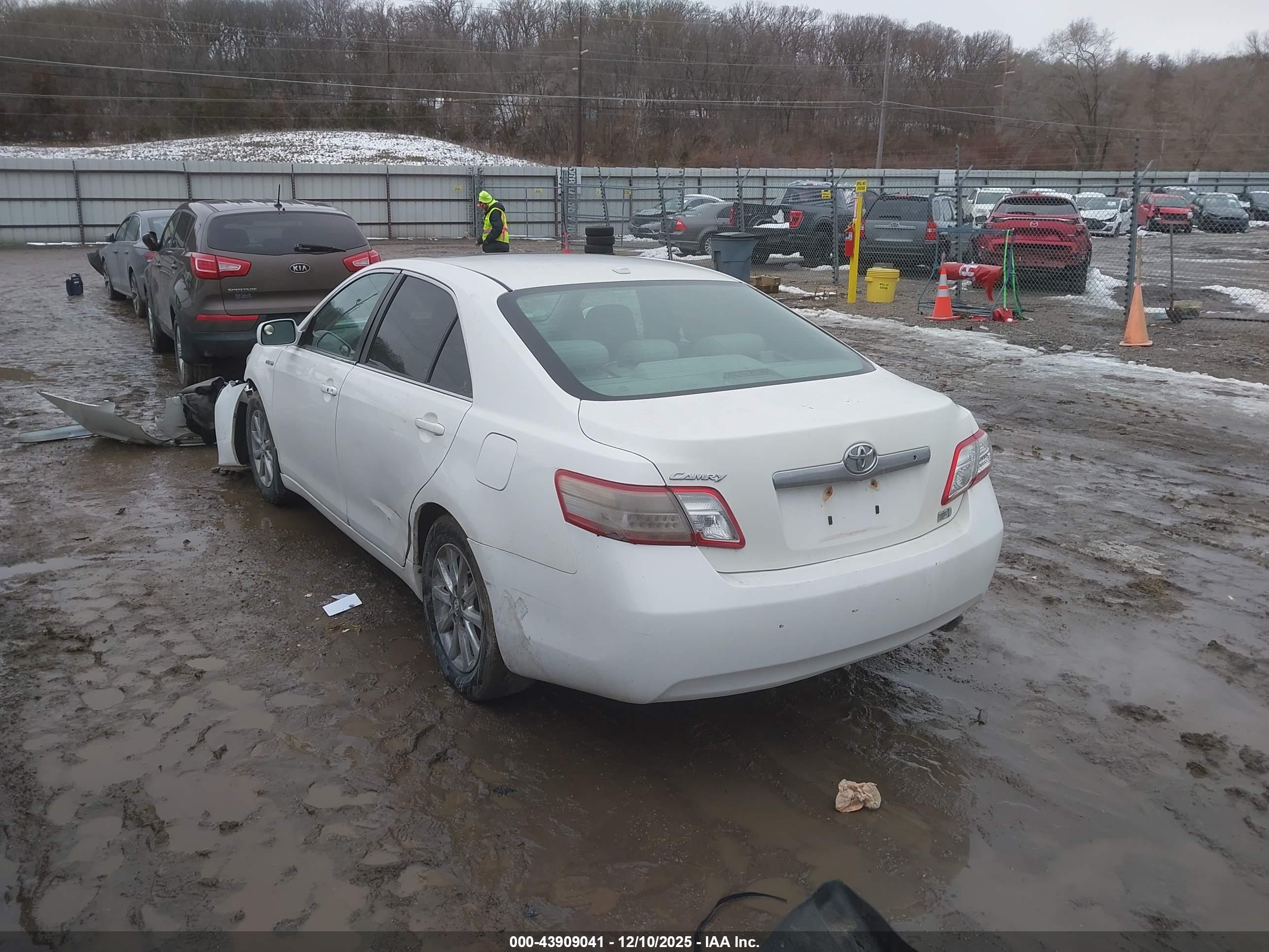 TOYOTA CAMRY image 3