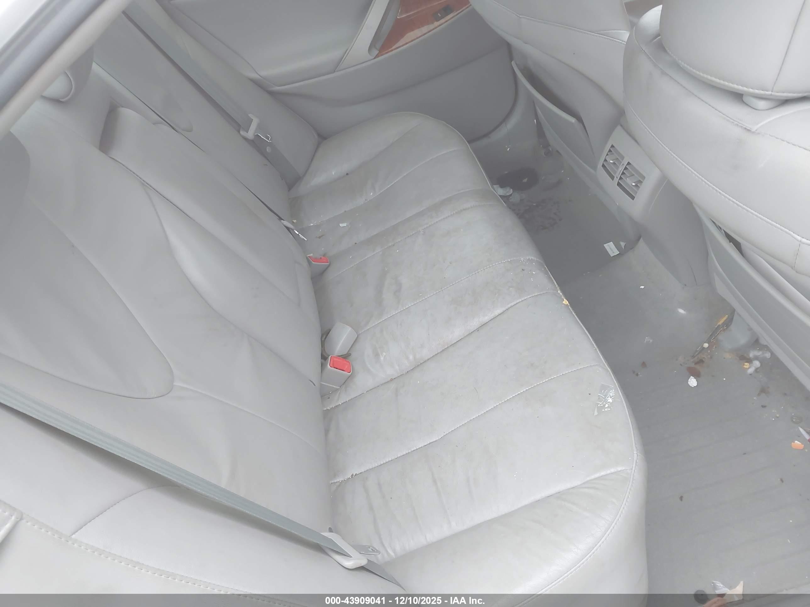 TOYOTA CAMRY image 8