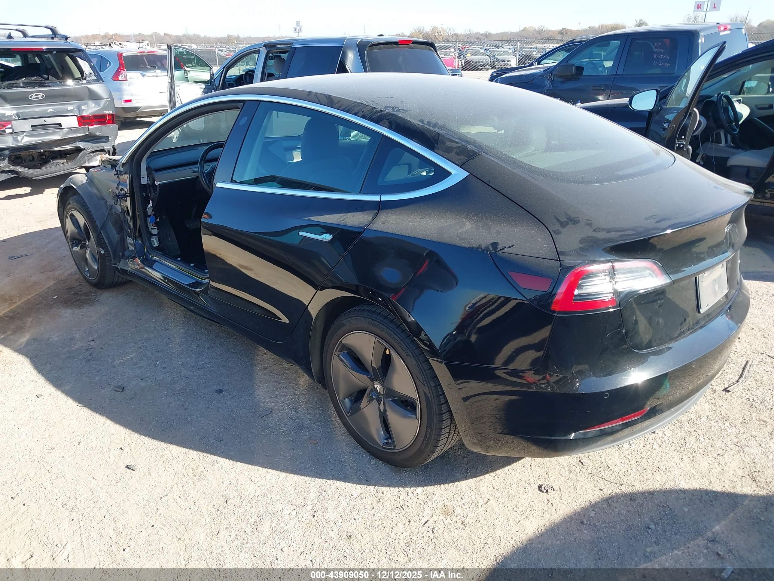 TESLA MODEL image 3