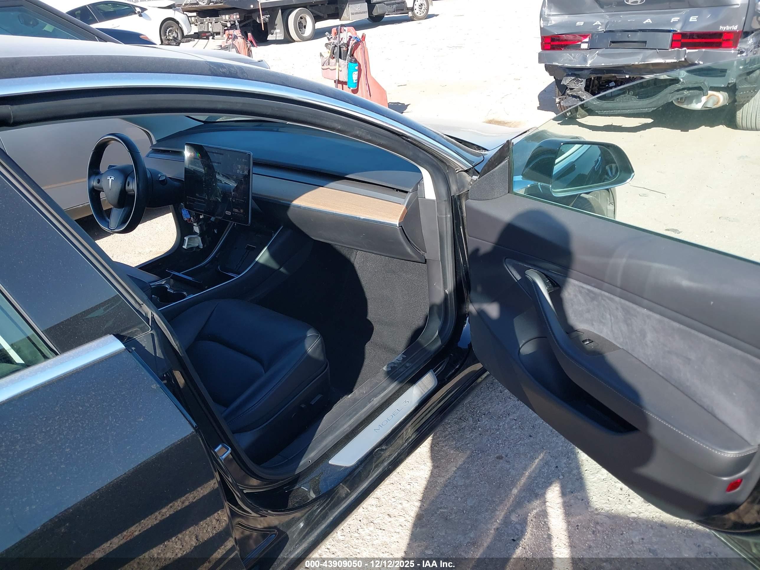 TESLA MODEL image 5