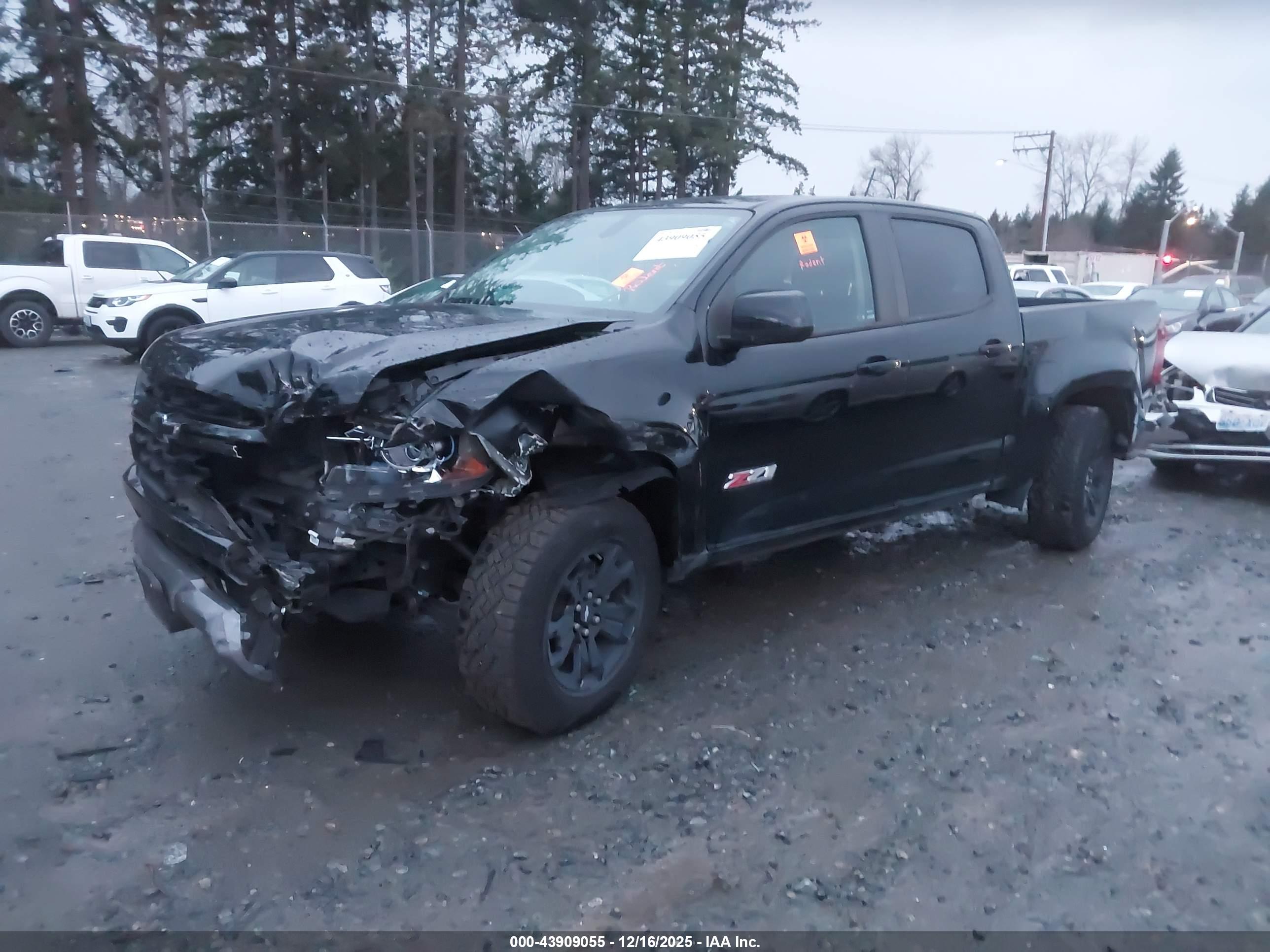 CHEVROLET COLORADO image 2