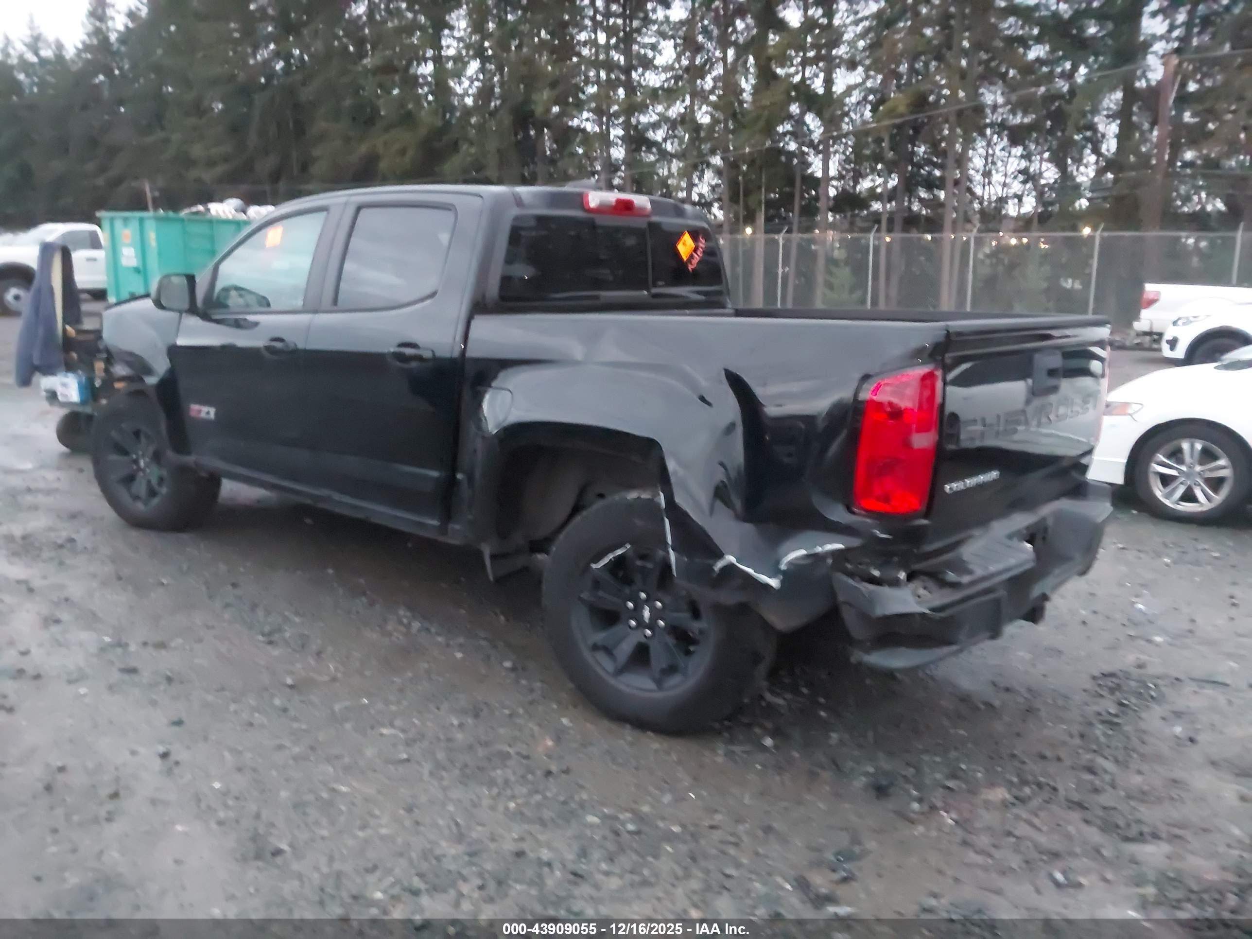CHEVROLET COLORADO image 3