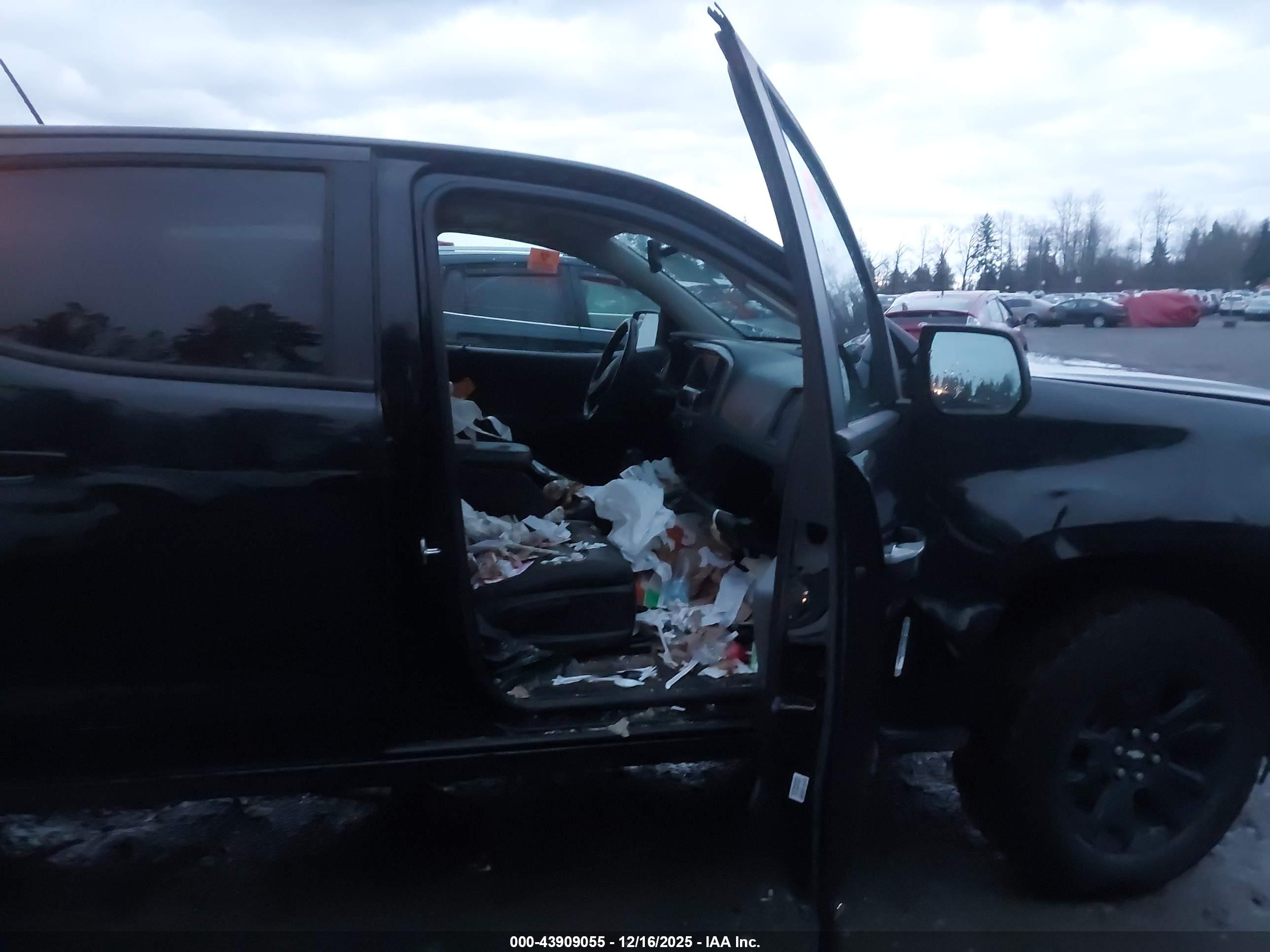 CHEVROLET COLORADO image 5
