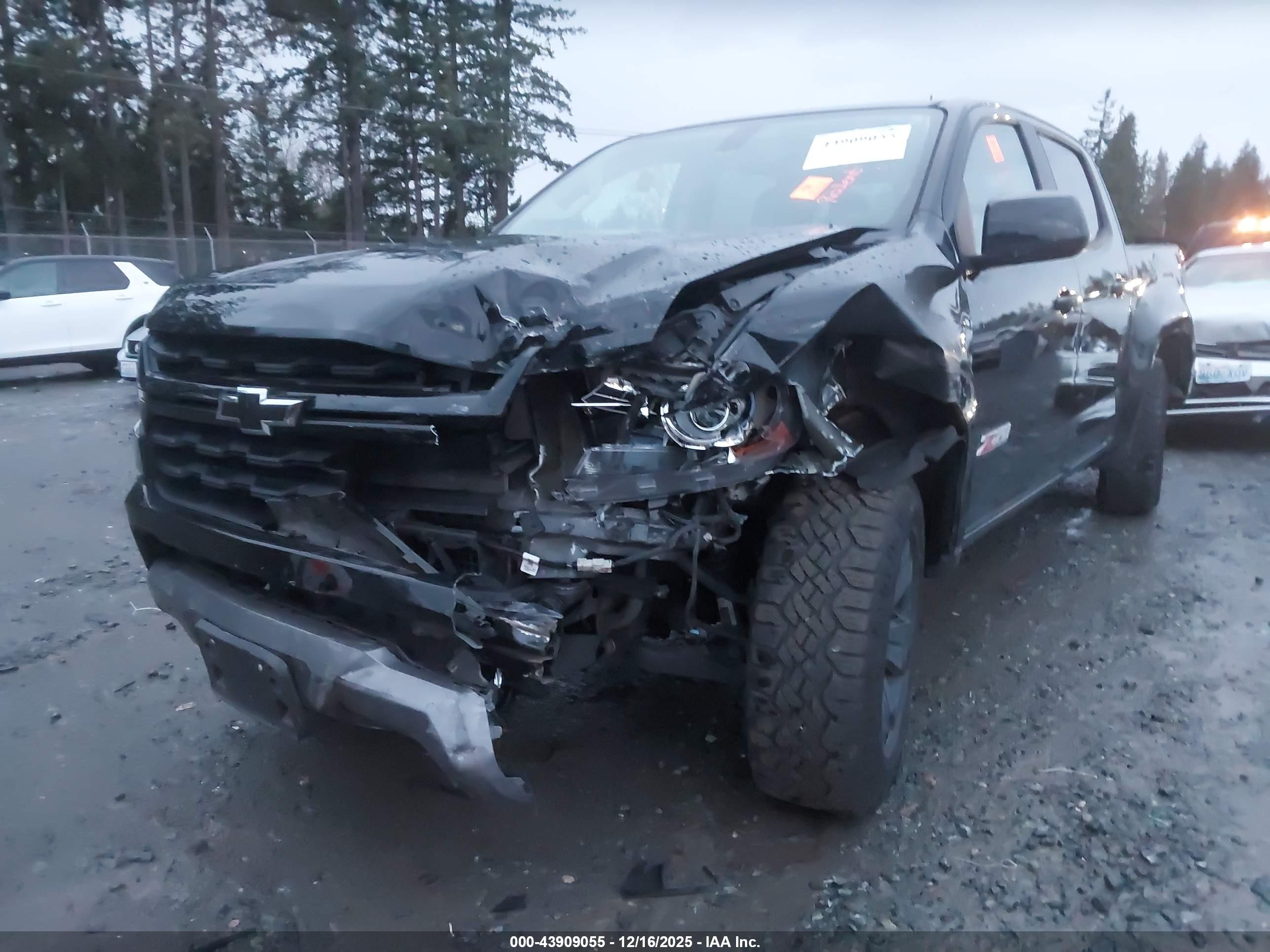 CHEVROLET COLORADO image 6