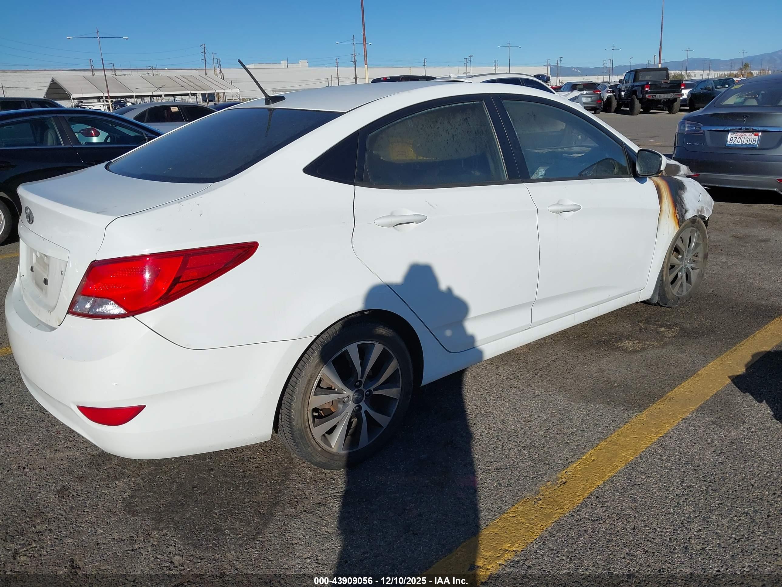 HYUNDAI ACCENT image 4