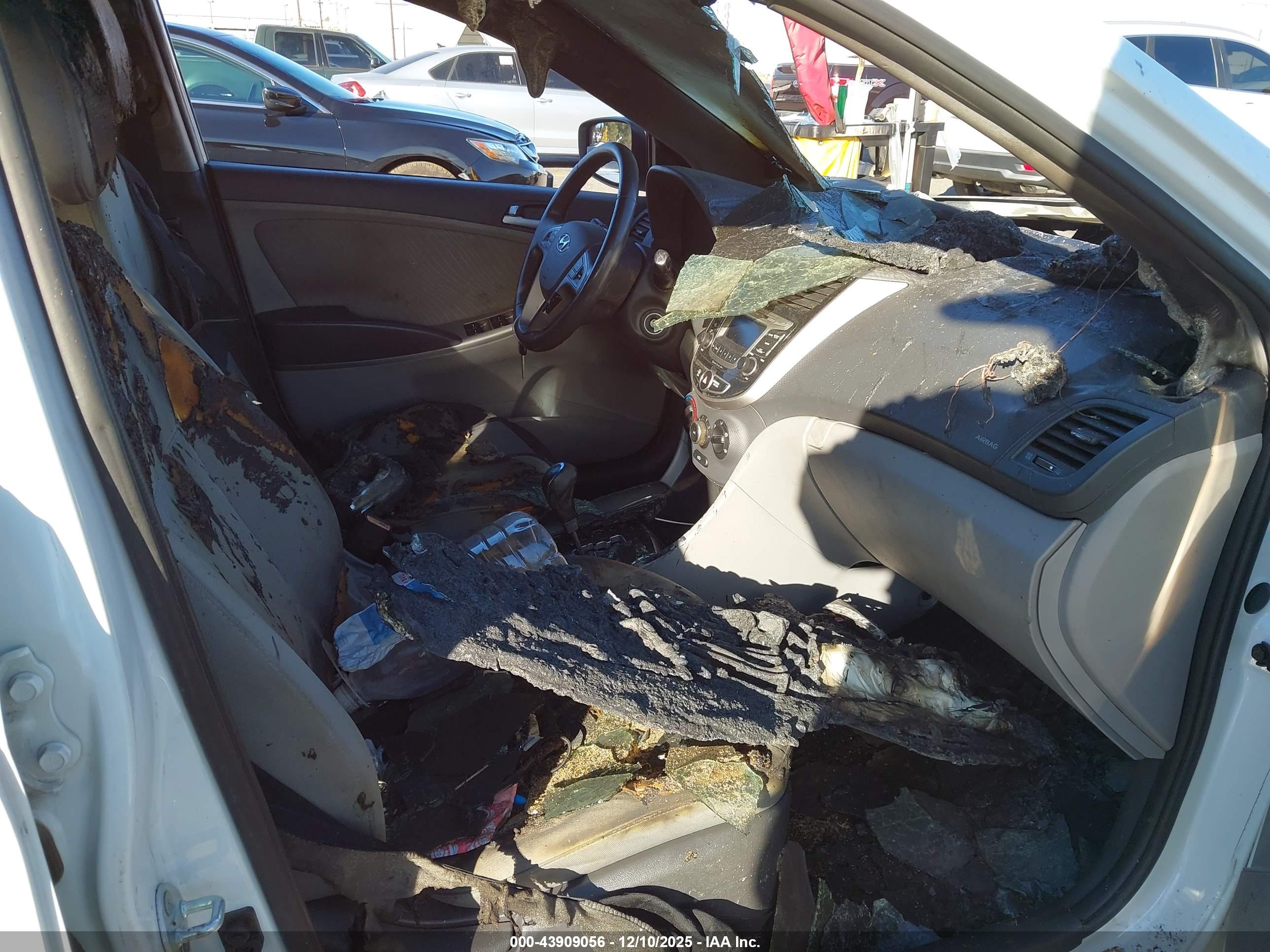 HYUNDAI ACCENT image 5