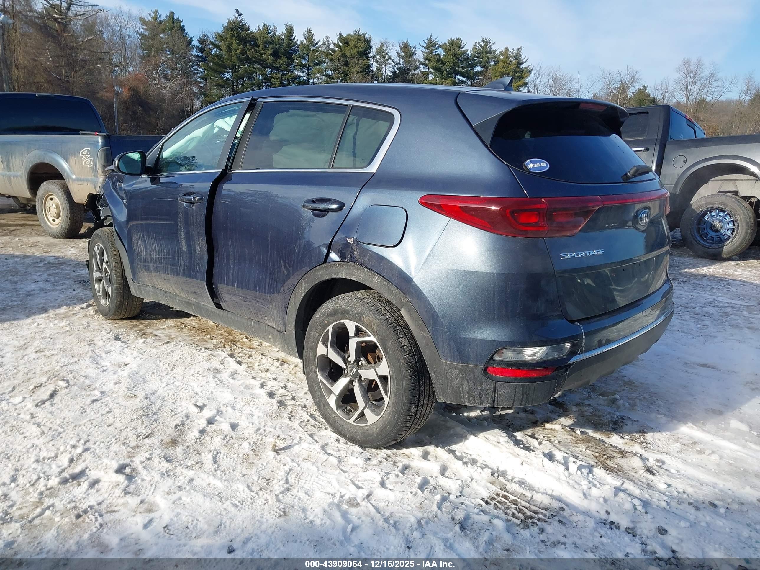 KIA SPORTAGE image 3