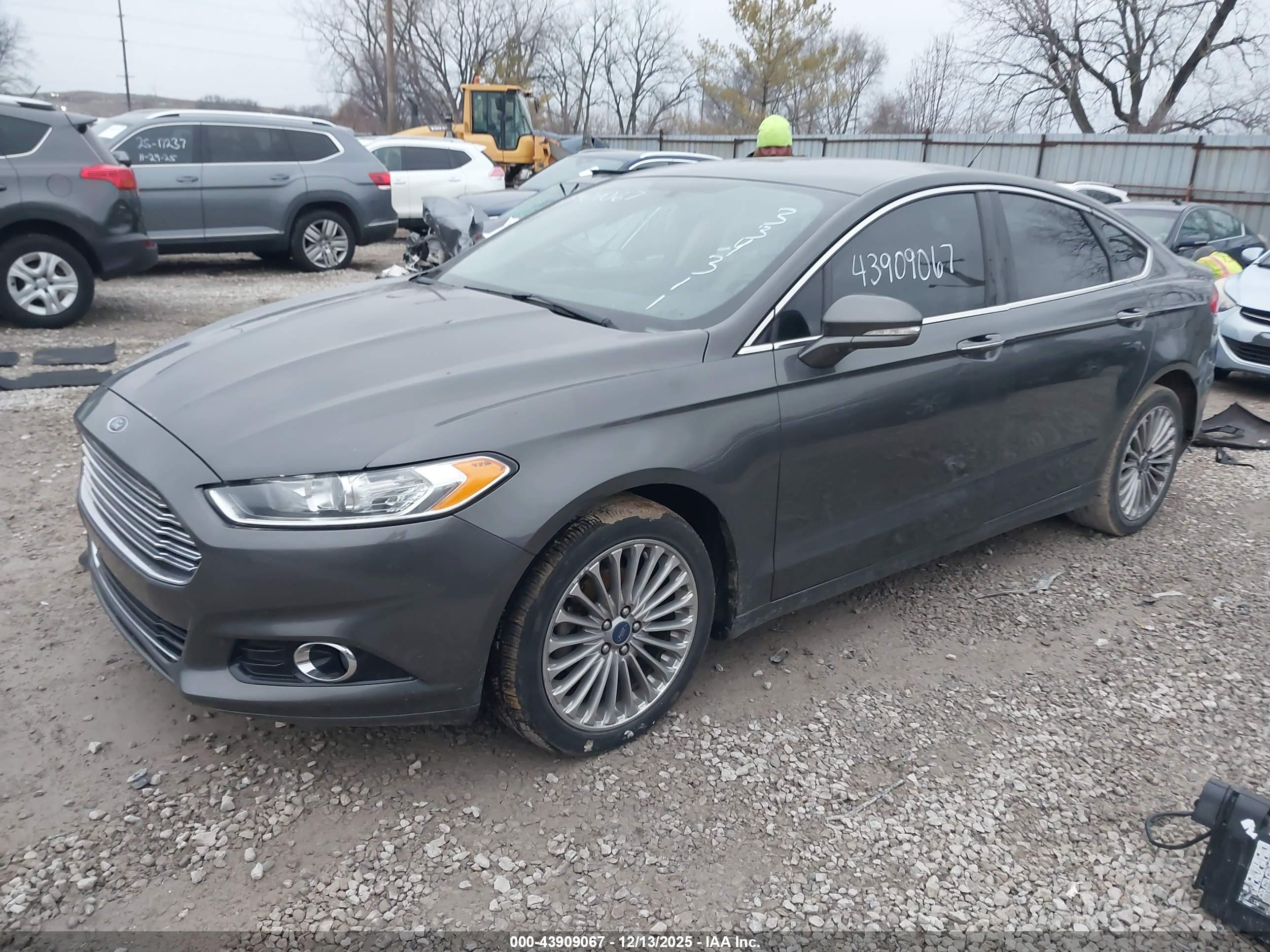 FORD FUSION image 2