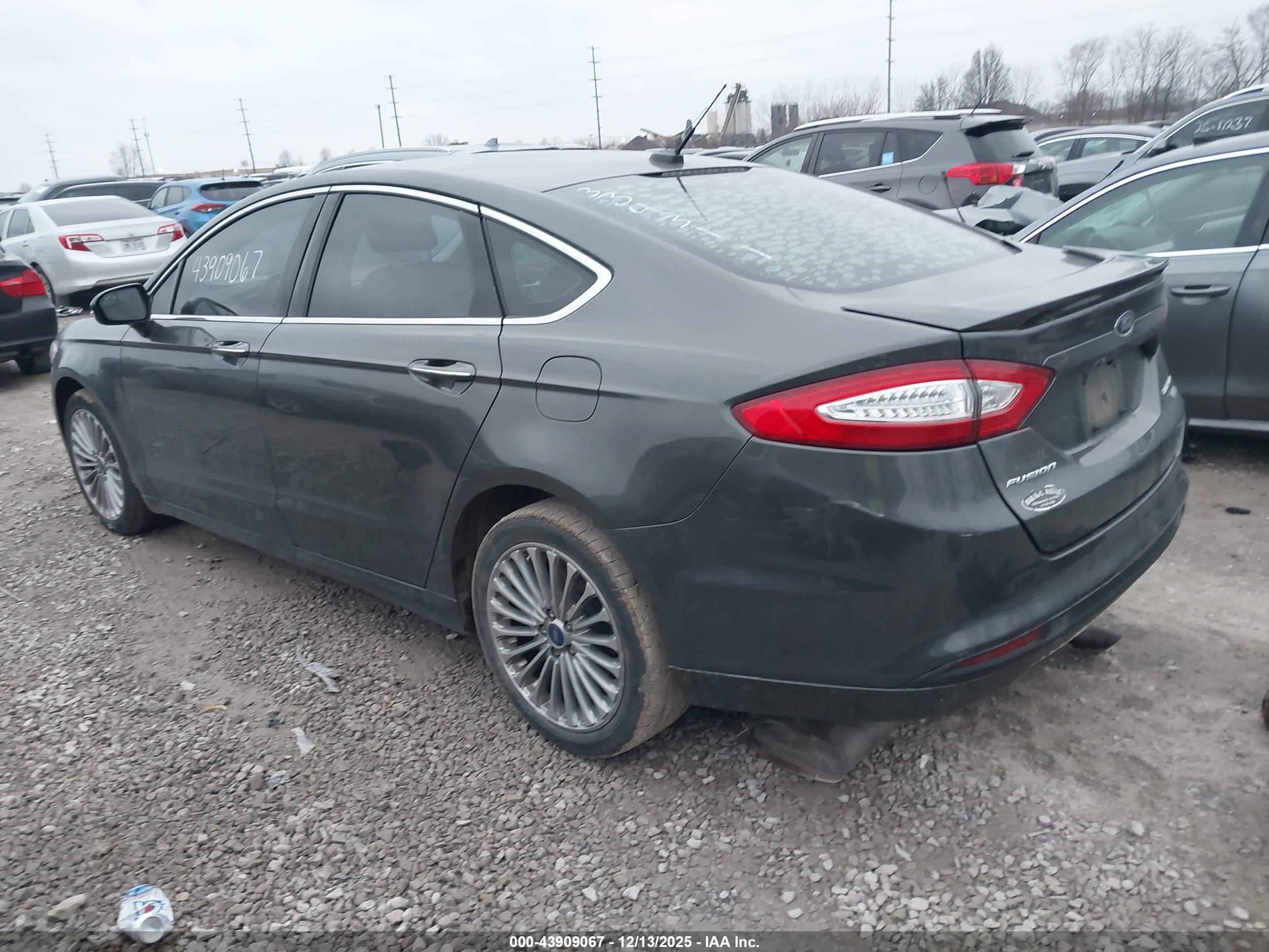 FORD FUSION image 3