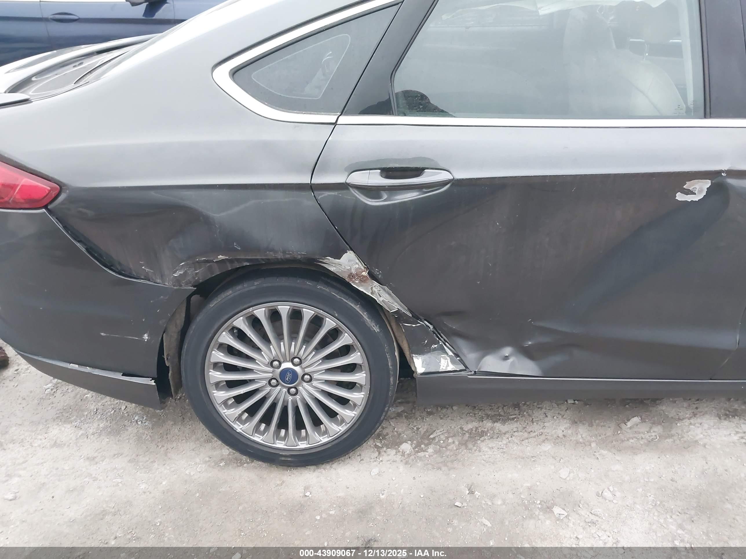 FORD FUSION image 6